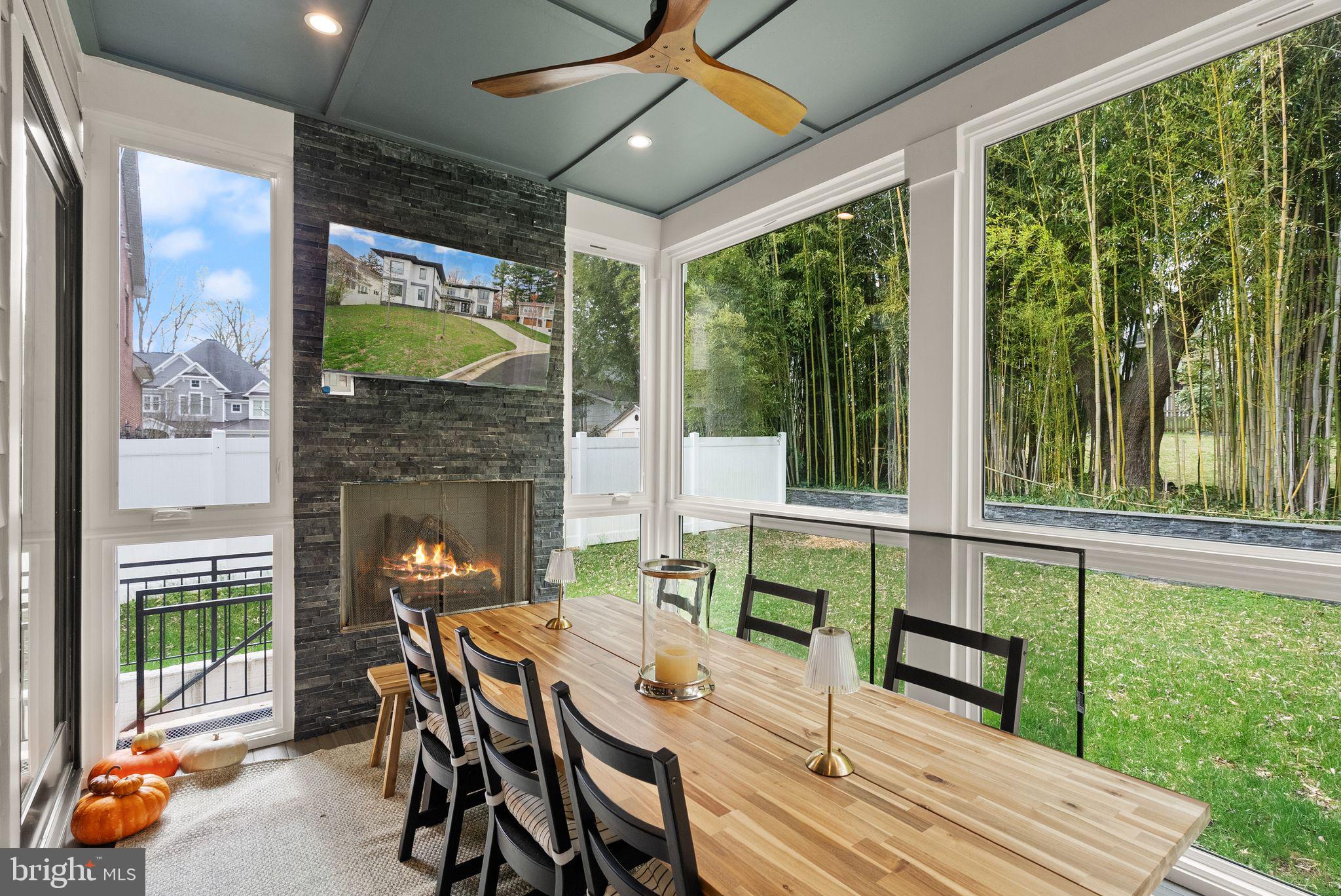 LANGLEY MANOR - Residential