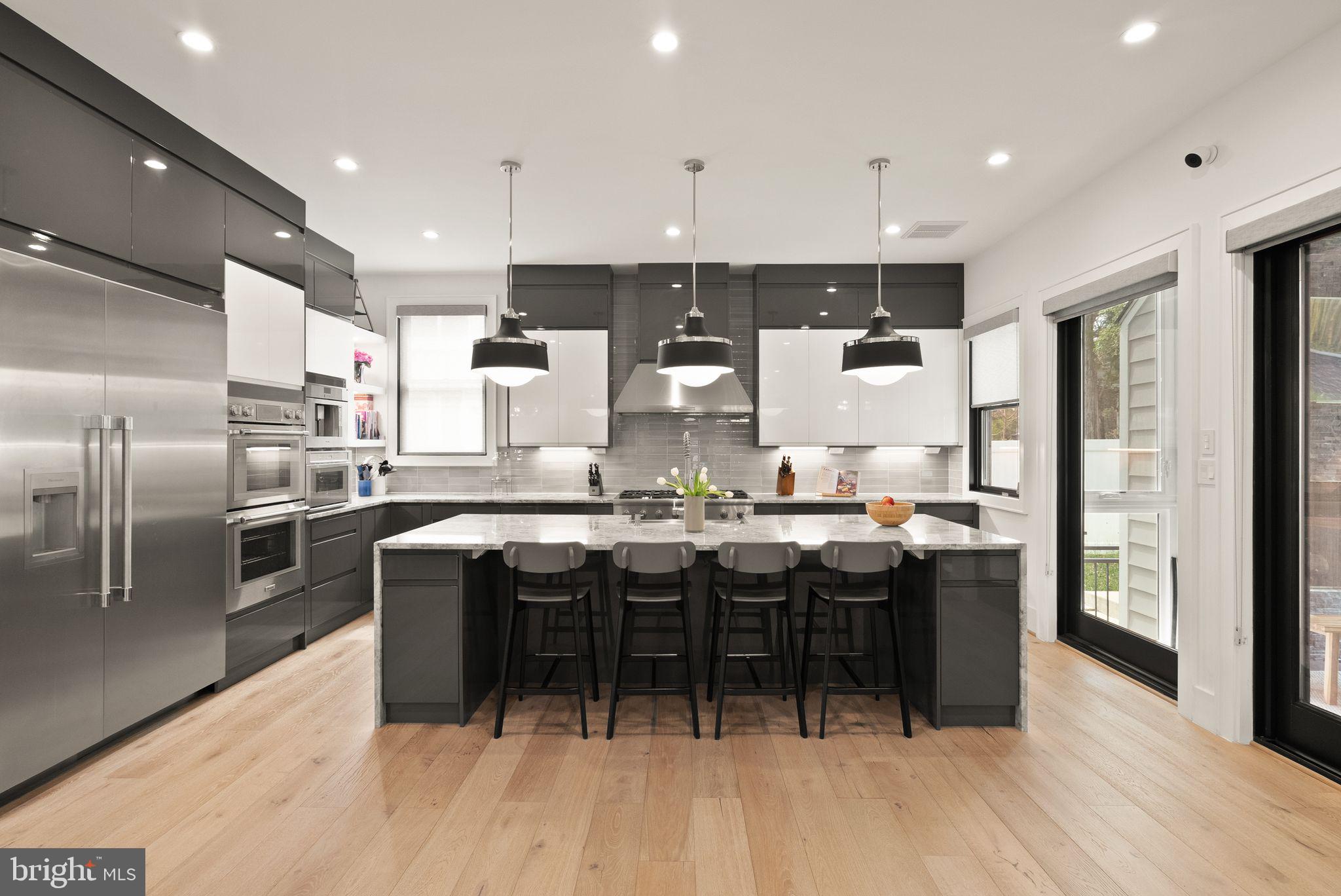 LANGLEY MANOR - Residential