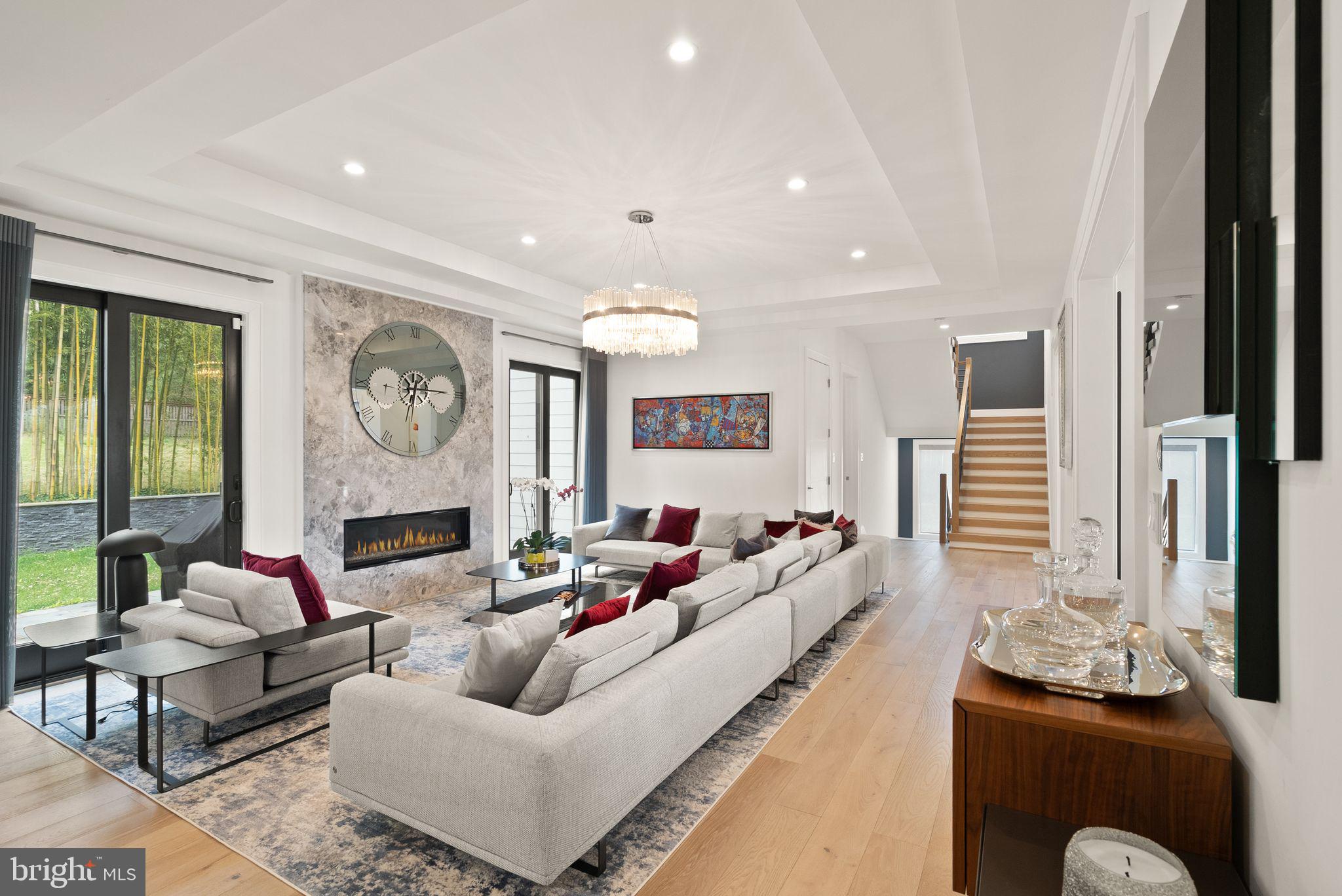 LANGLEY MANOR - Residential