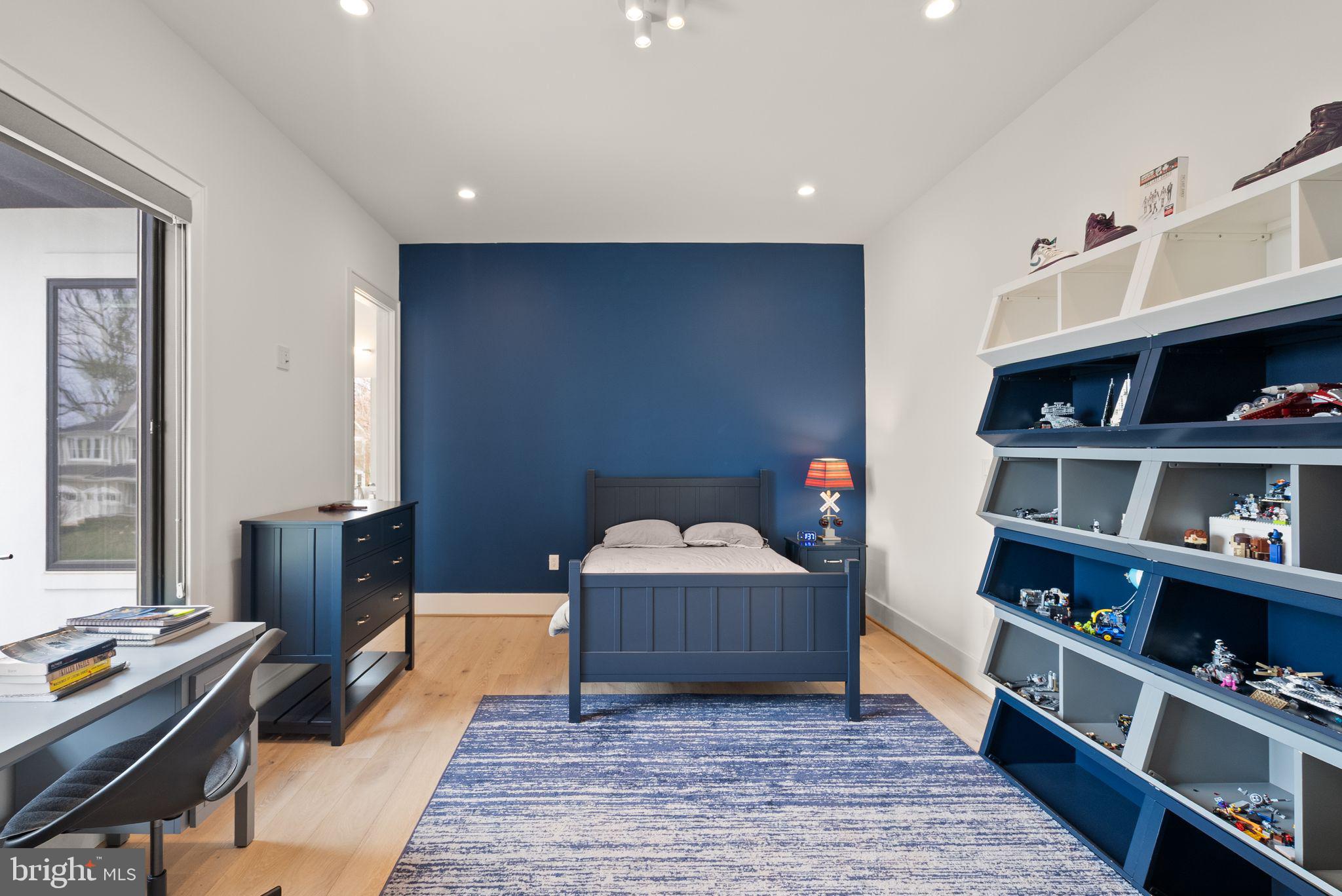 LANGLEY MANOR - Residential