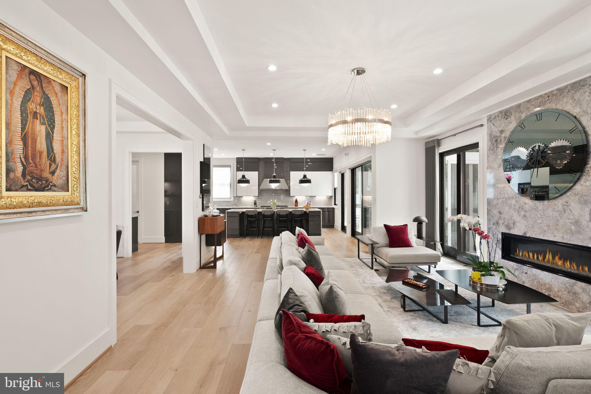 LANGLEY MANOR - Residential