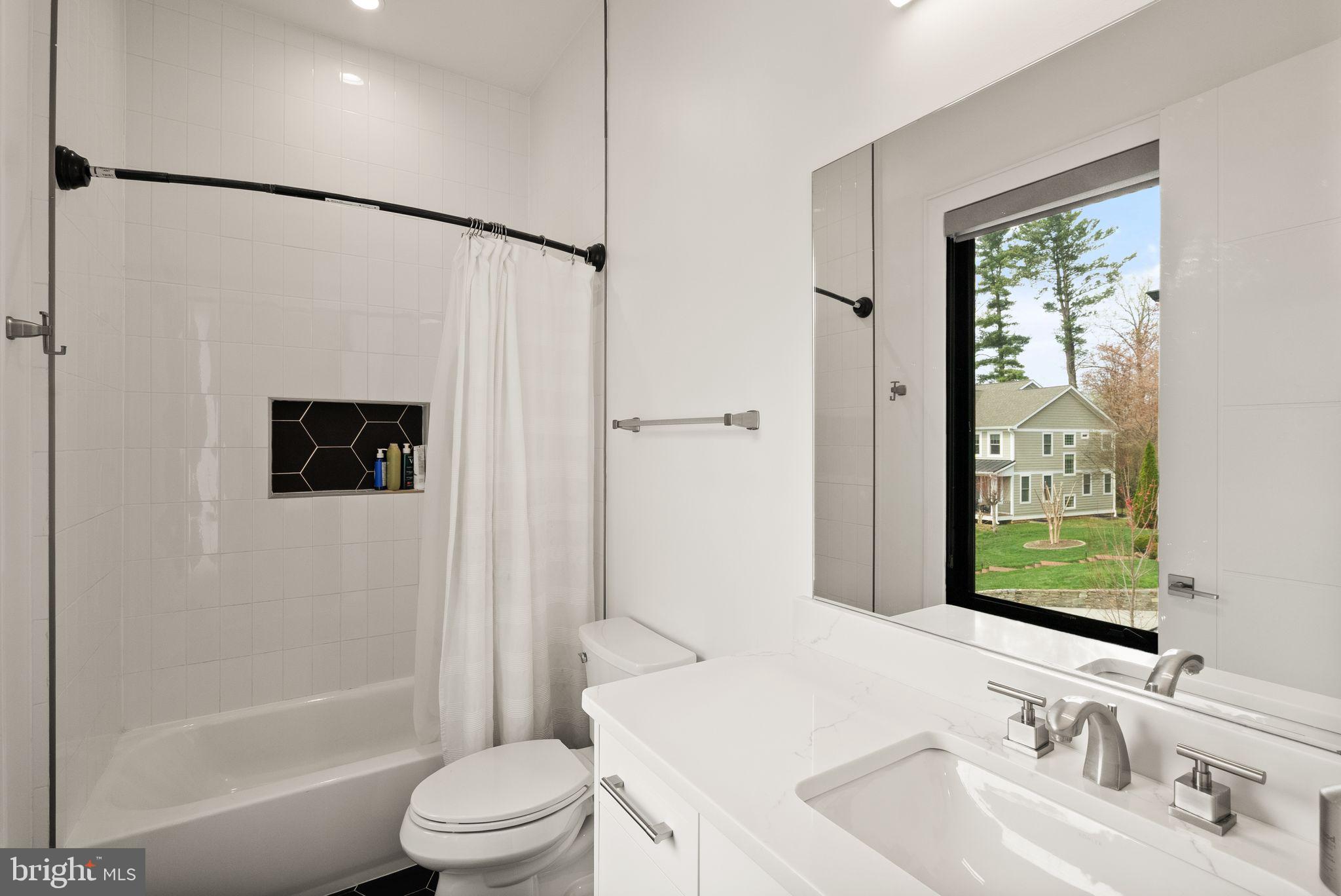 LANGLEY MANOR - Residential