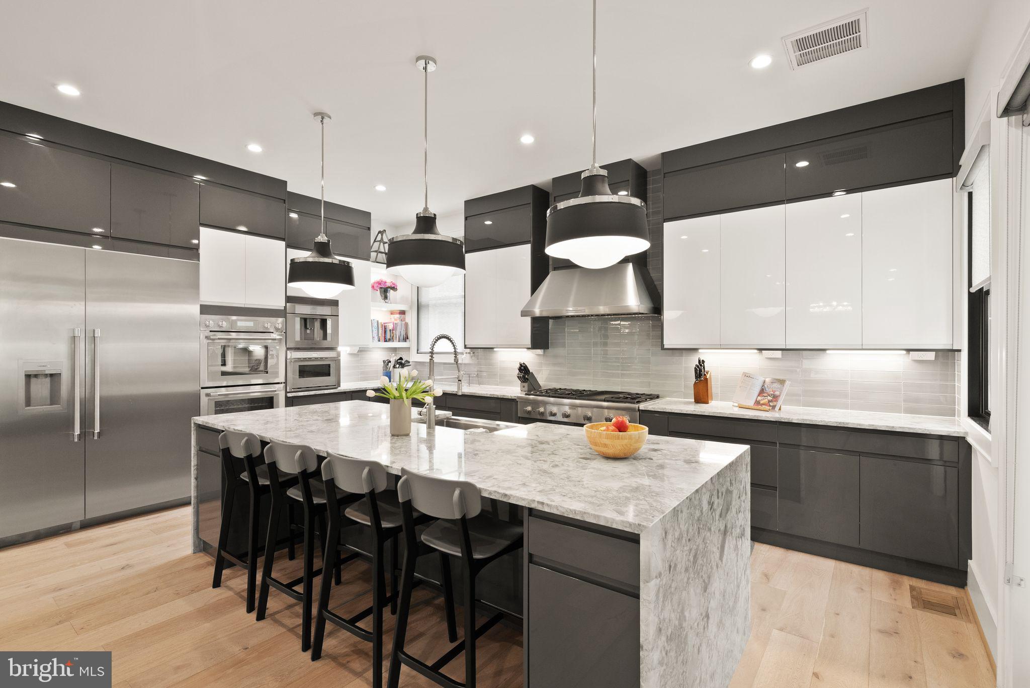 LANGLEY MANOR - Residential