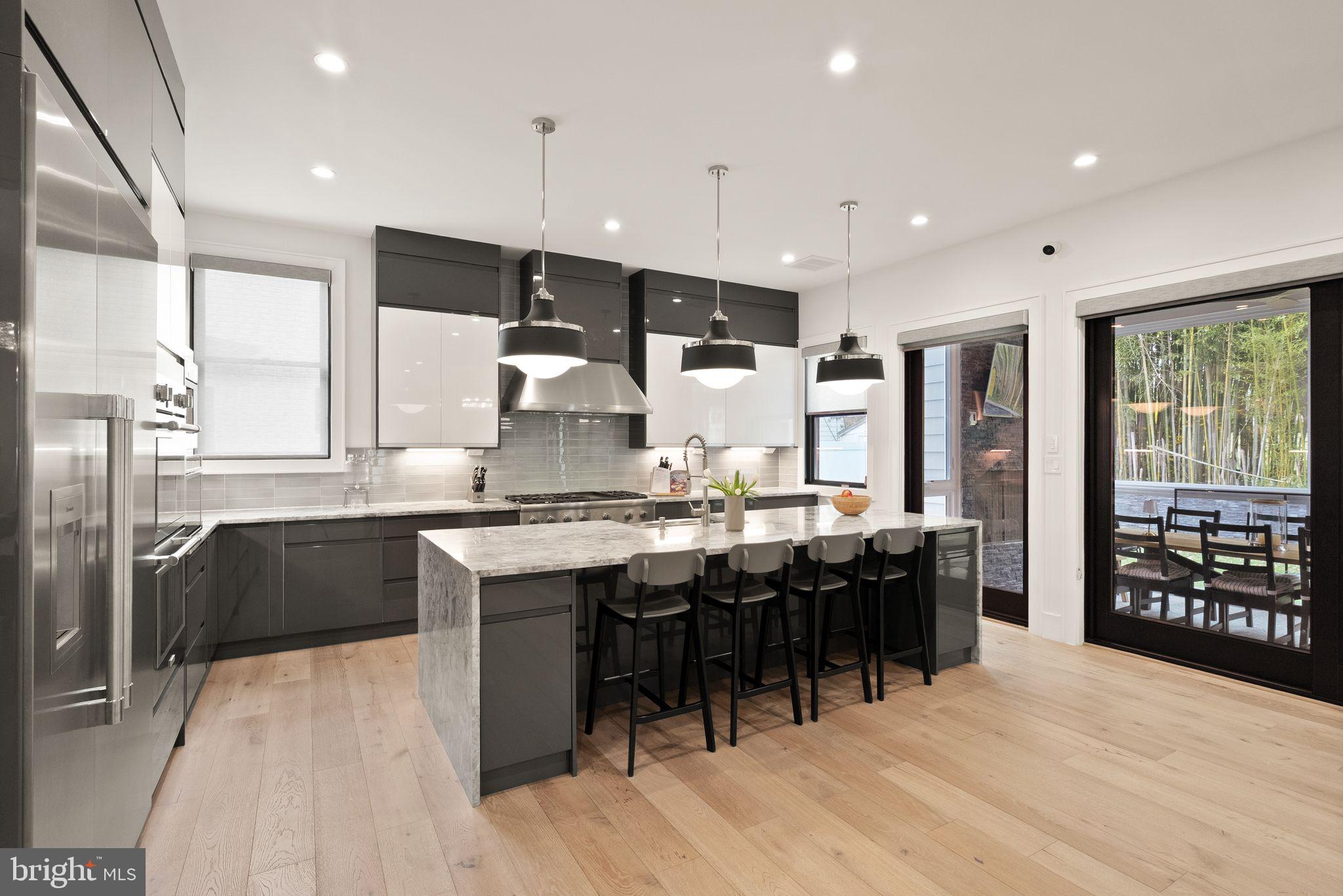 LANGLEY MANOR - Residential