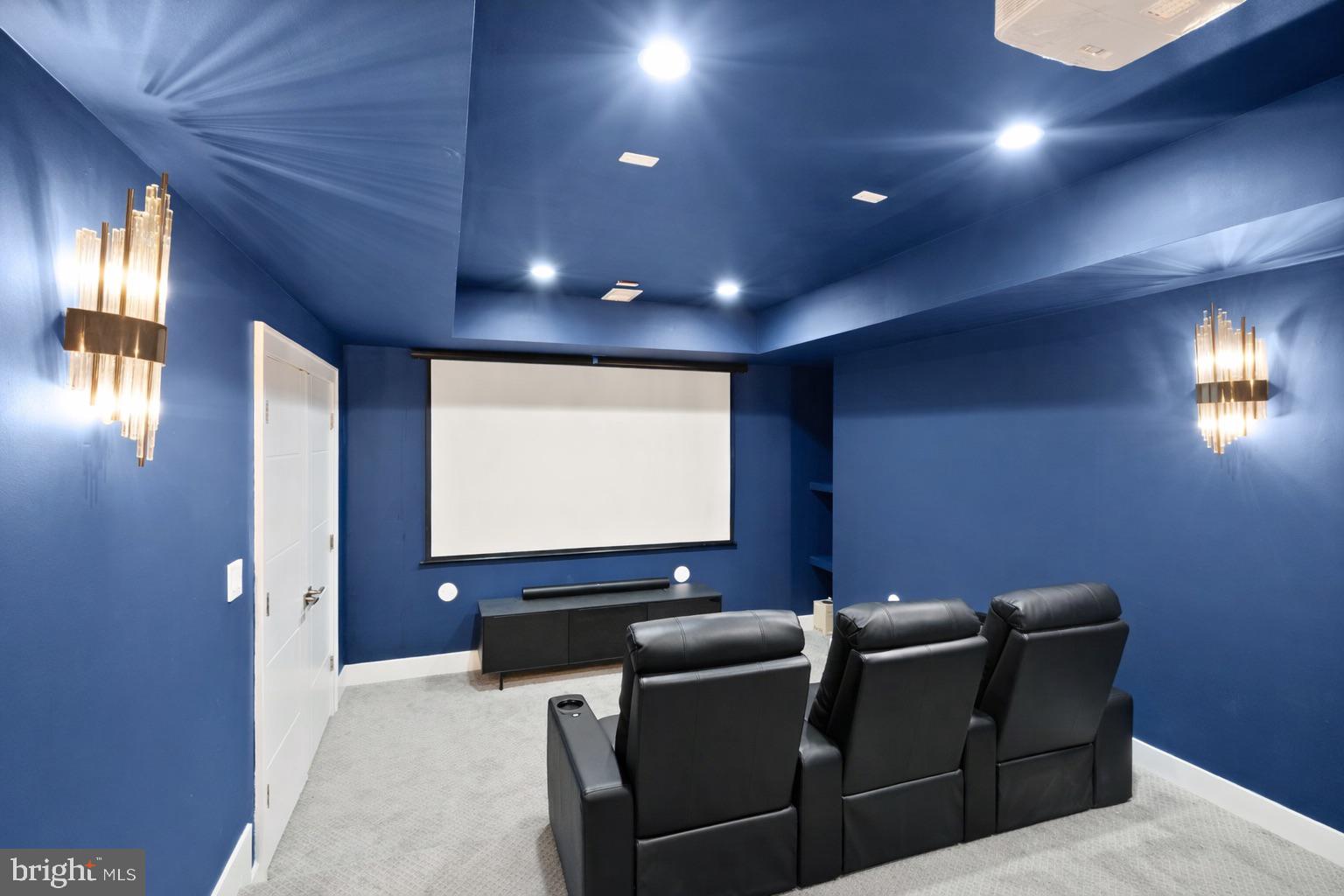 LANGLEY MANOR - Residential