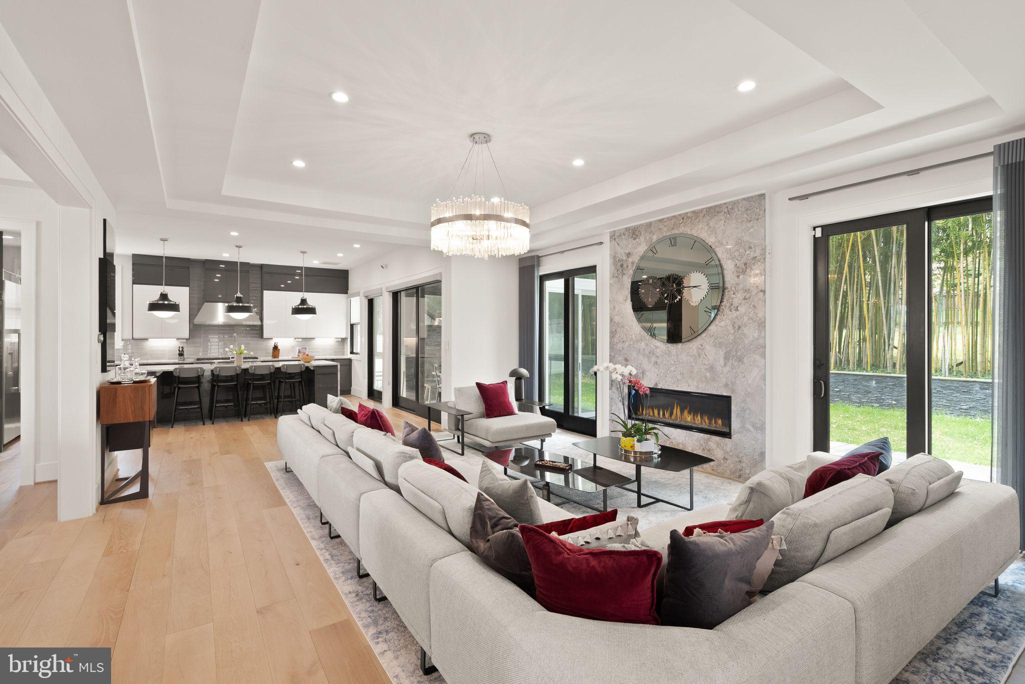 LANGLEY MANOR - Residential