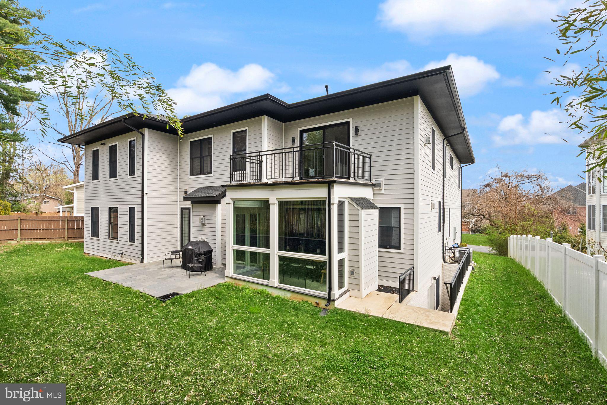 LANGLEY MANOR - Residential