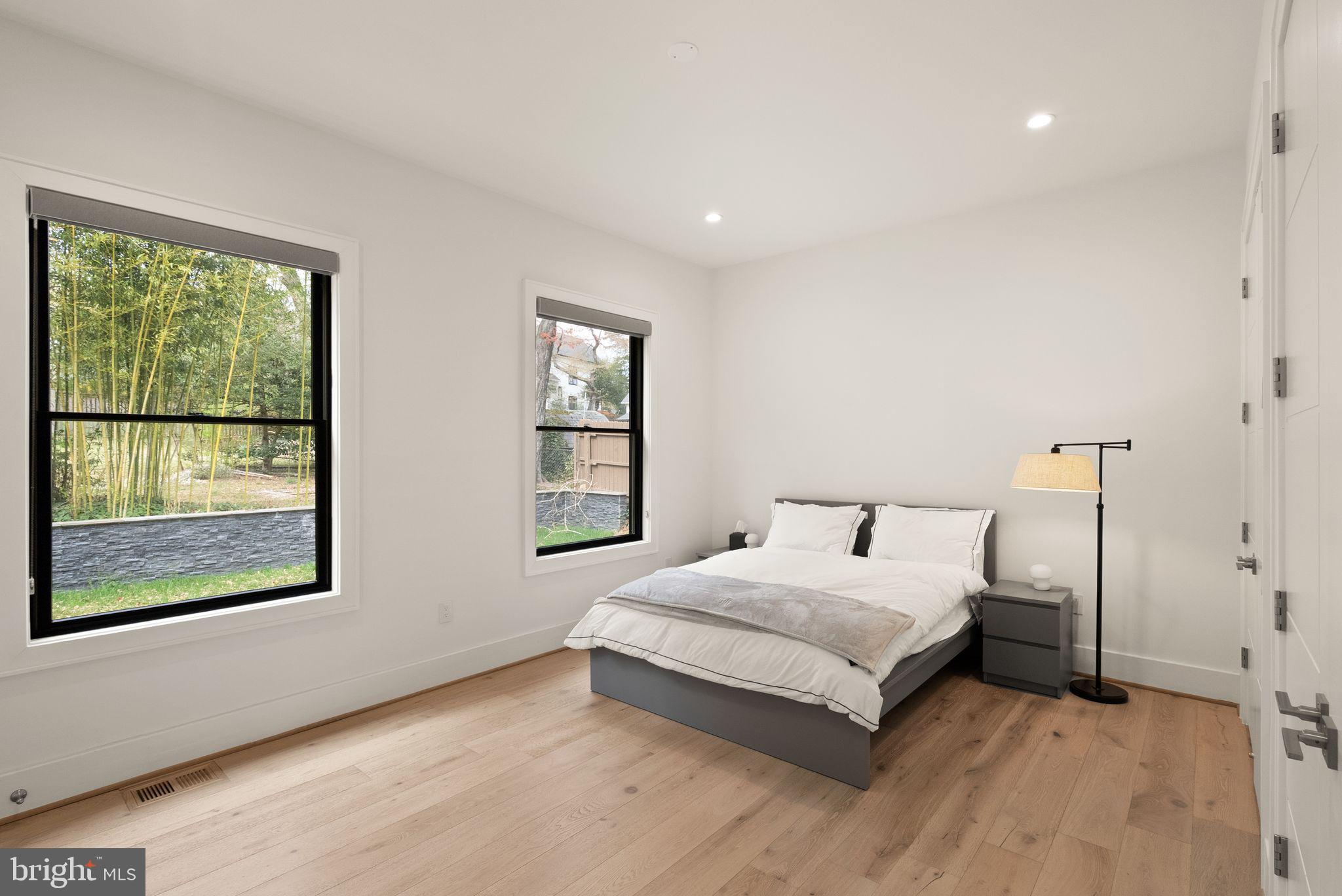 LANGLEY MANOR - Residential