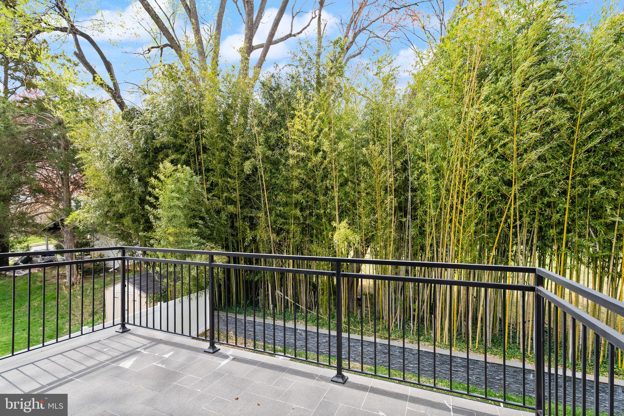 LANGLEY MANOR - Residential