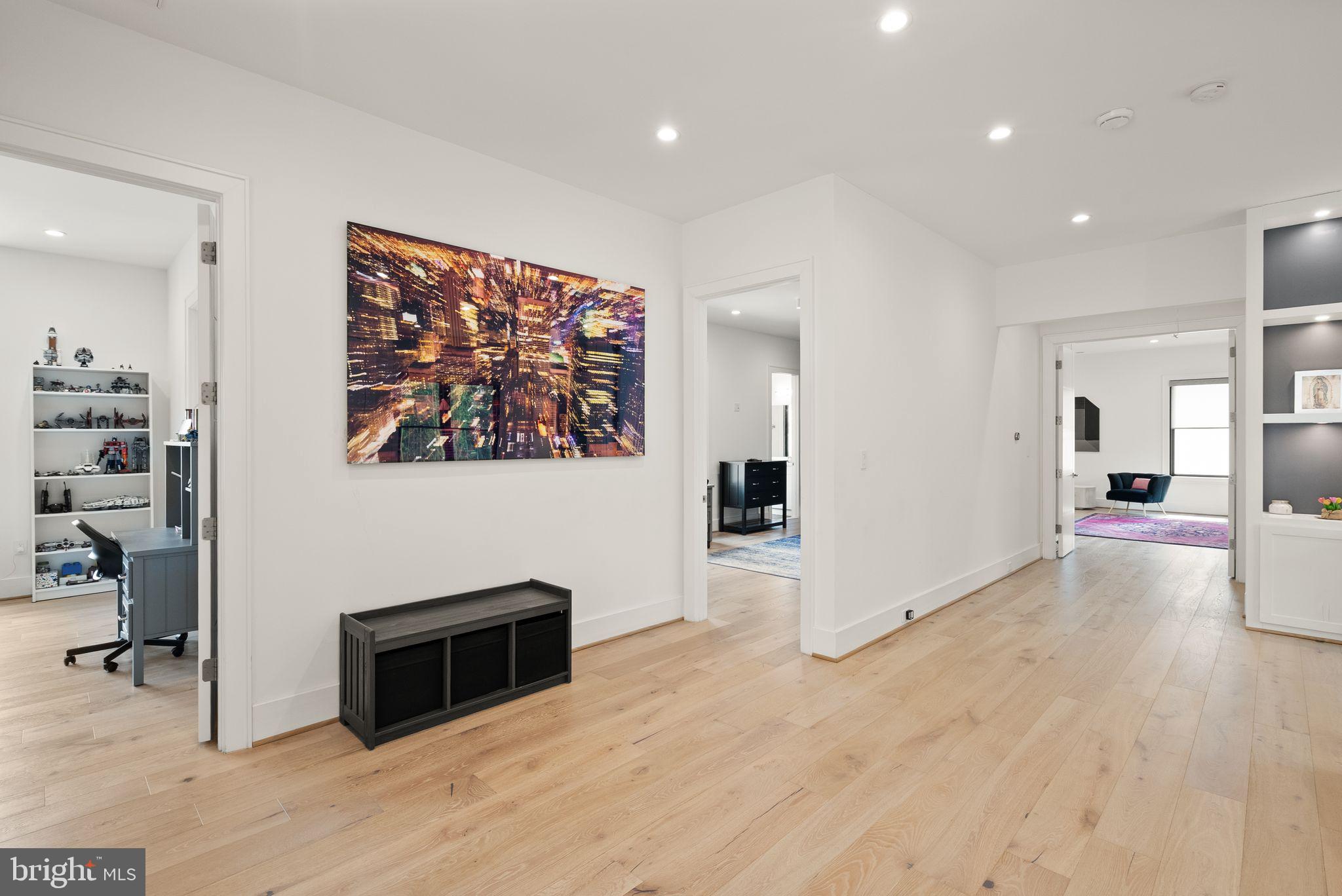 LANGLEY MANOR - Residential