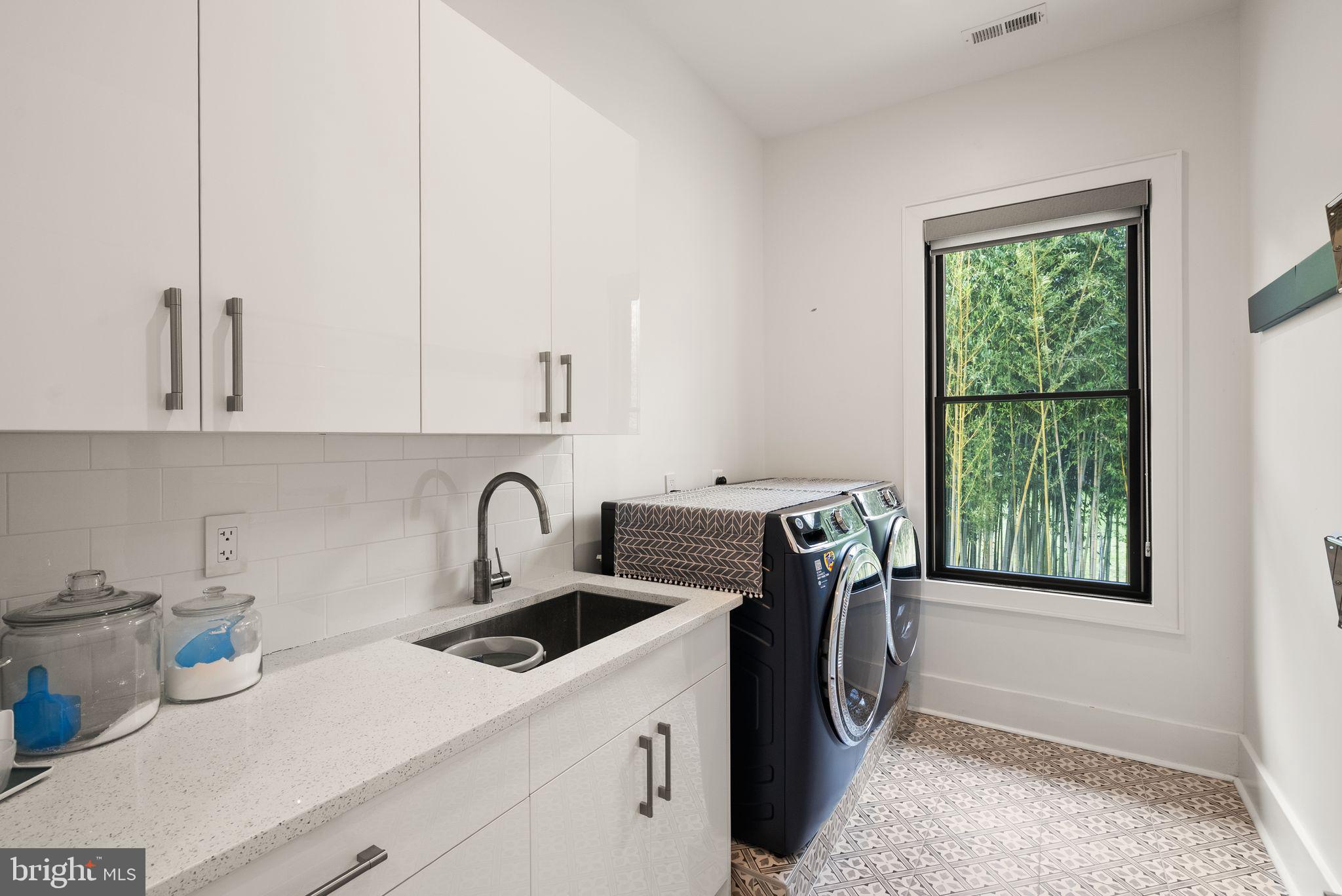 LANGLEY MANOR - Residential