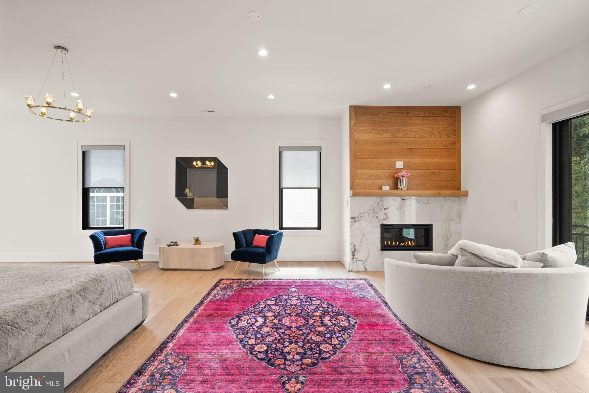 LANGLEY MANOR - Residential