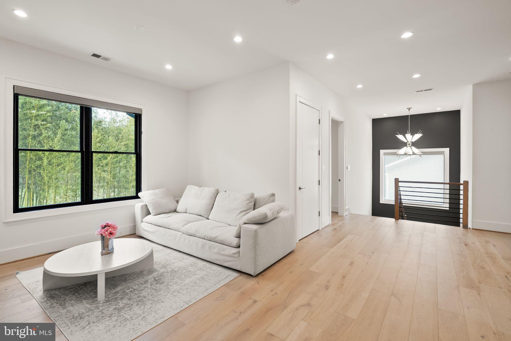 LANGLEY MANOR - Residential