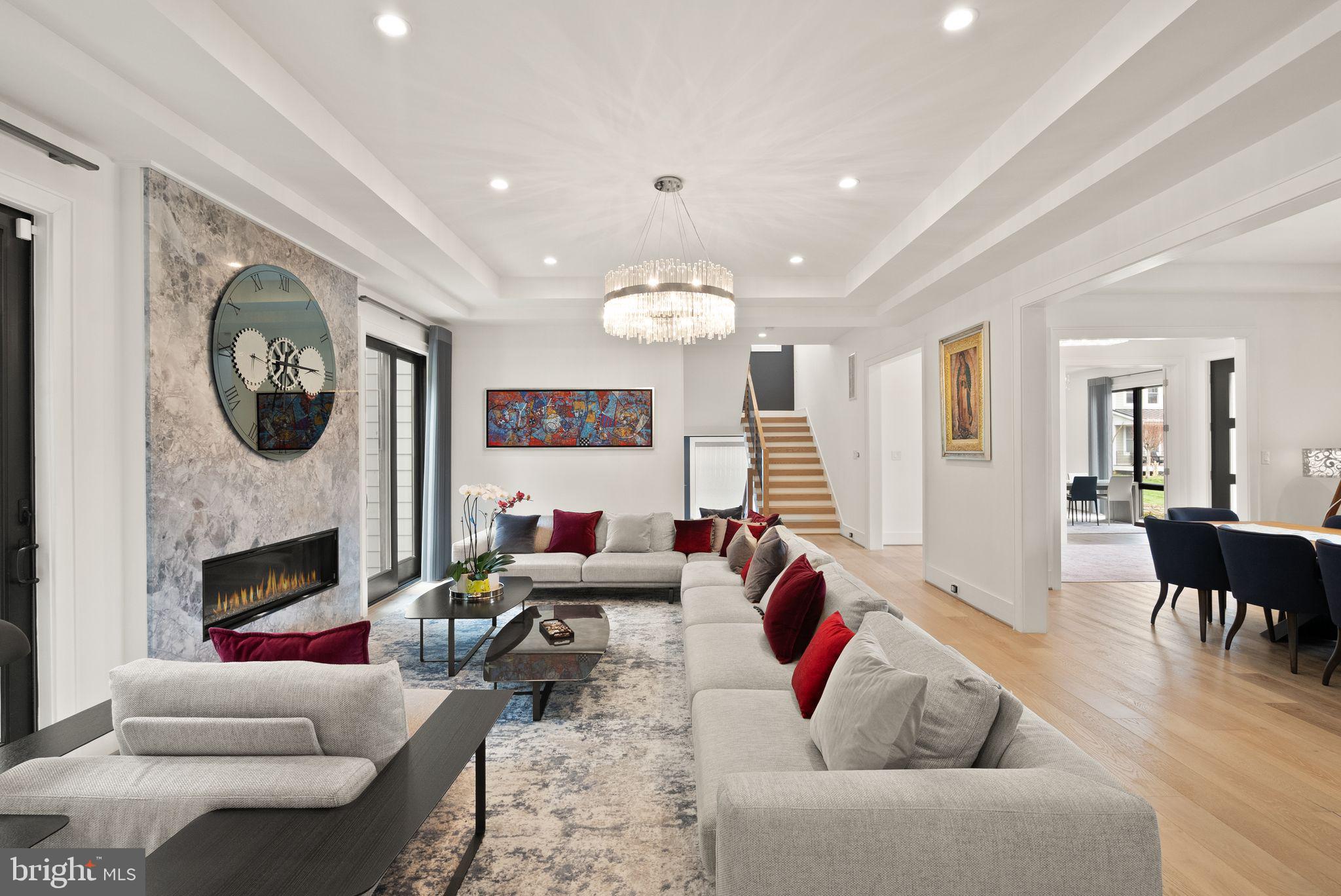 LANGLEY MANOR - Residential