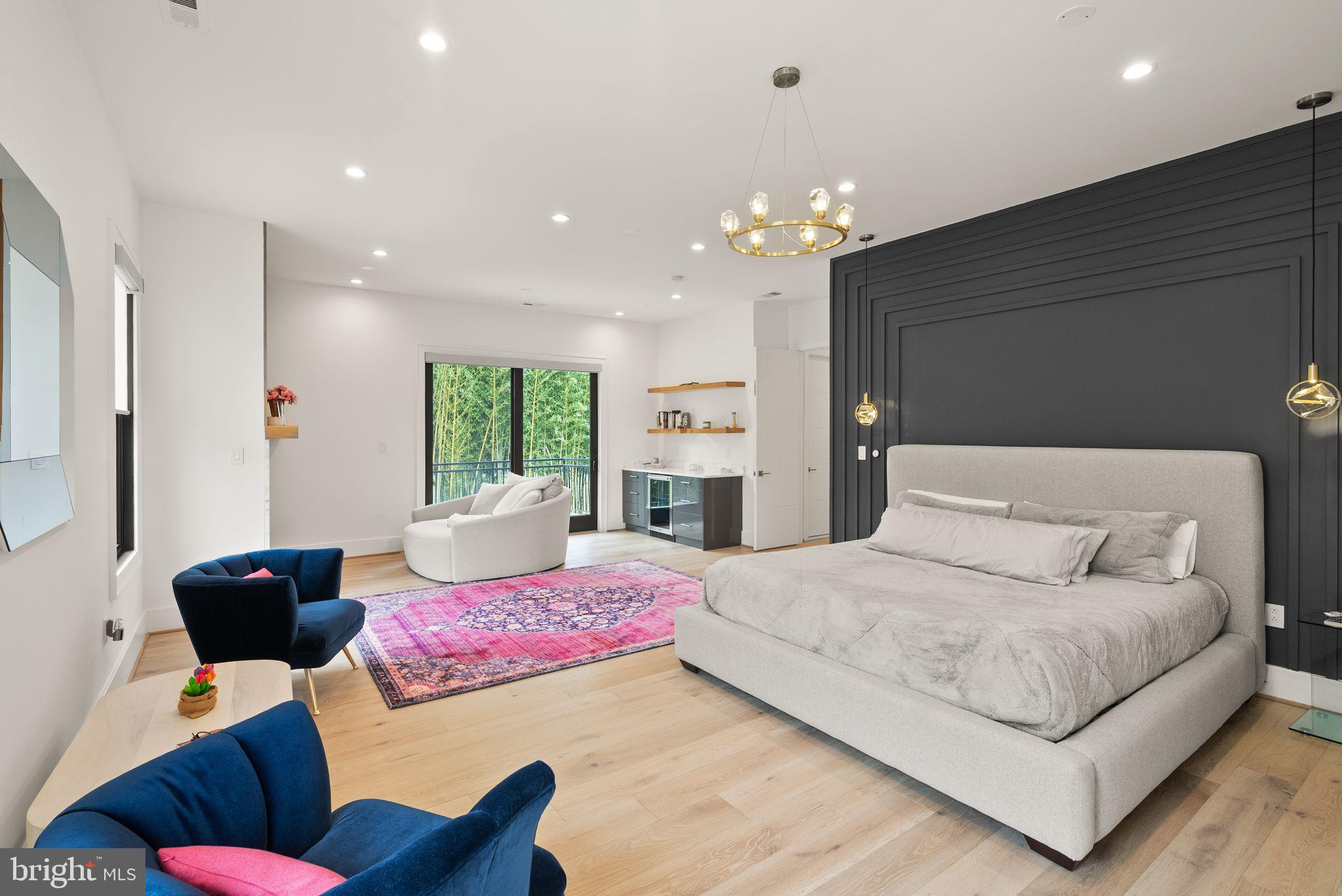 LANGLEY MANOR - Residential