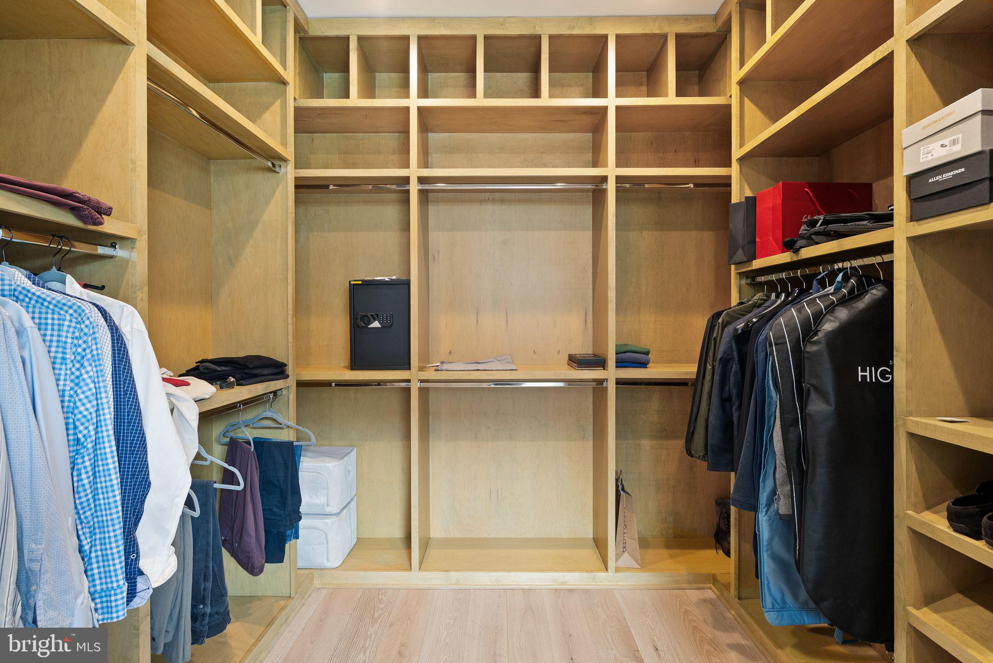 LANGLEY MANOR - Residential