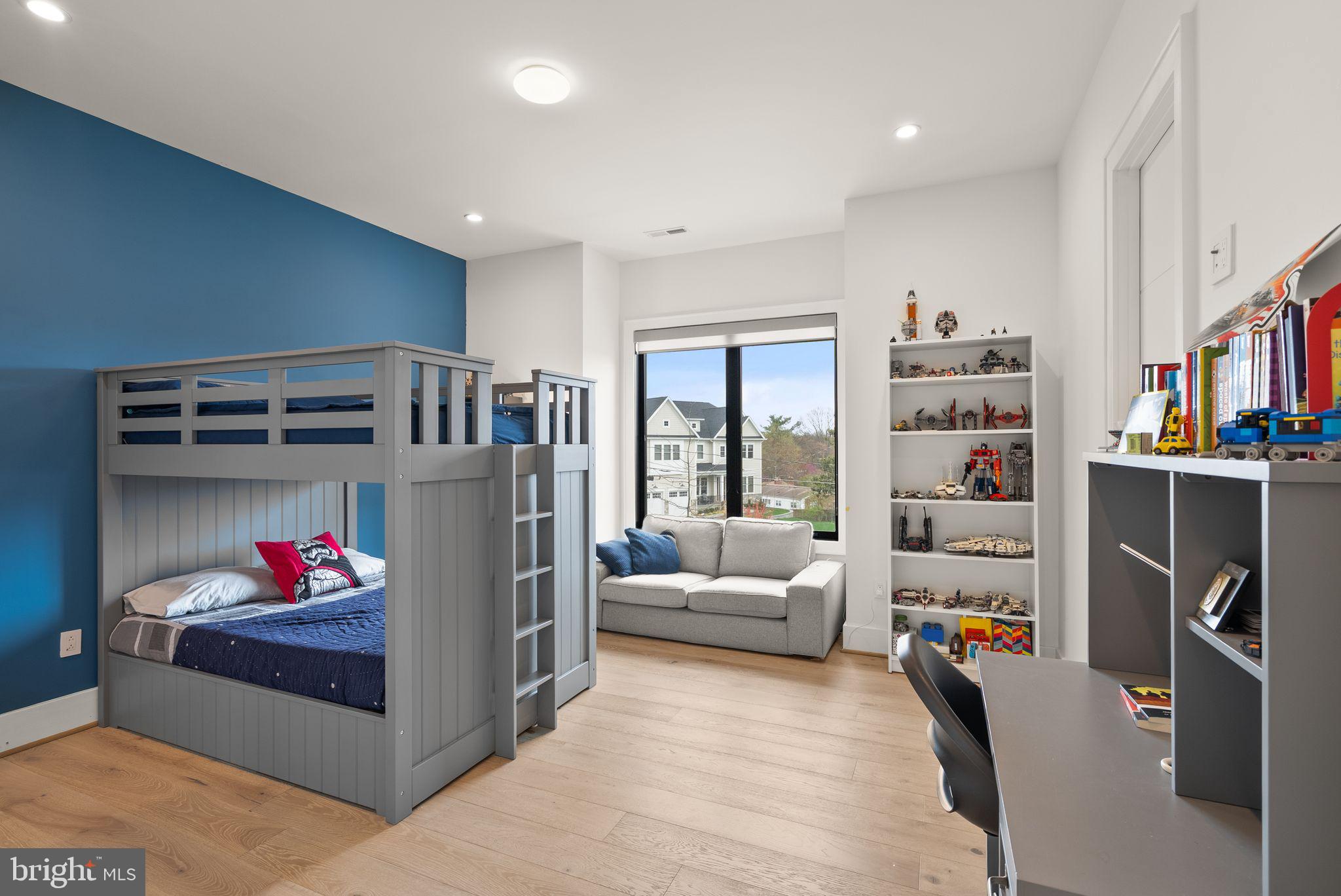 LANGLEY MANOR - Residential