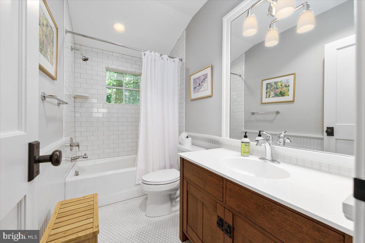 MERRY GO ROUND FARM - Residential