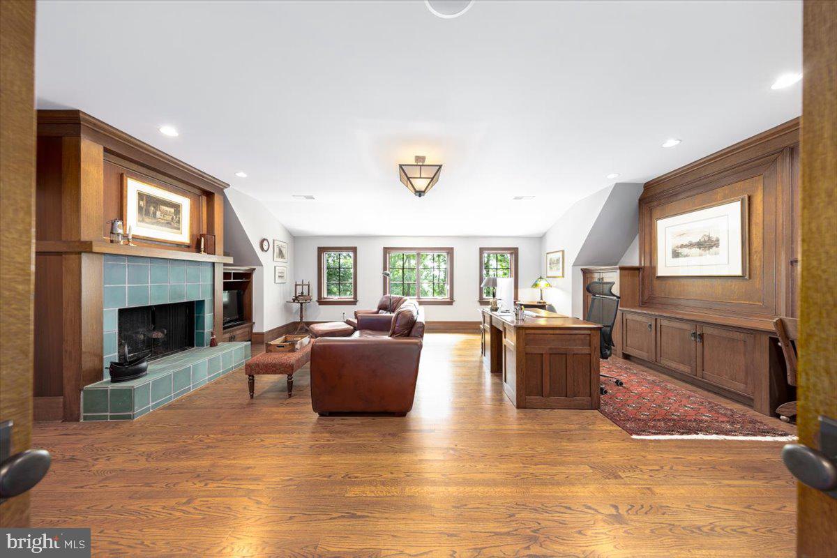 MERRY GO ROUND FARM - Residential