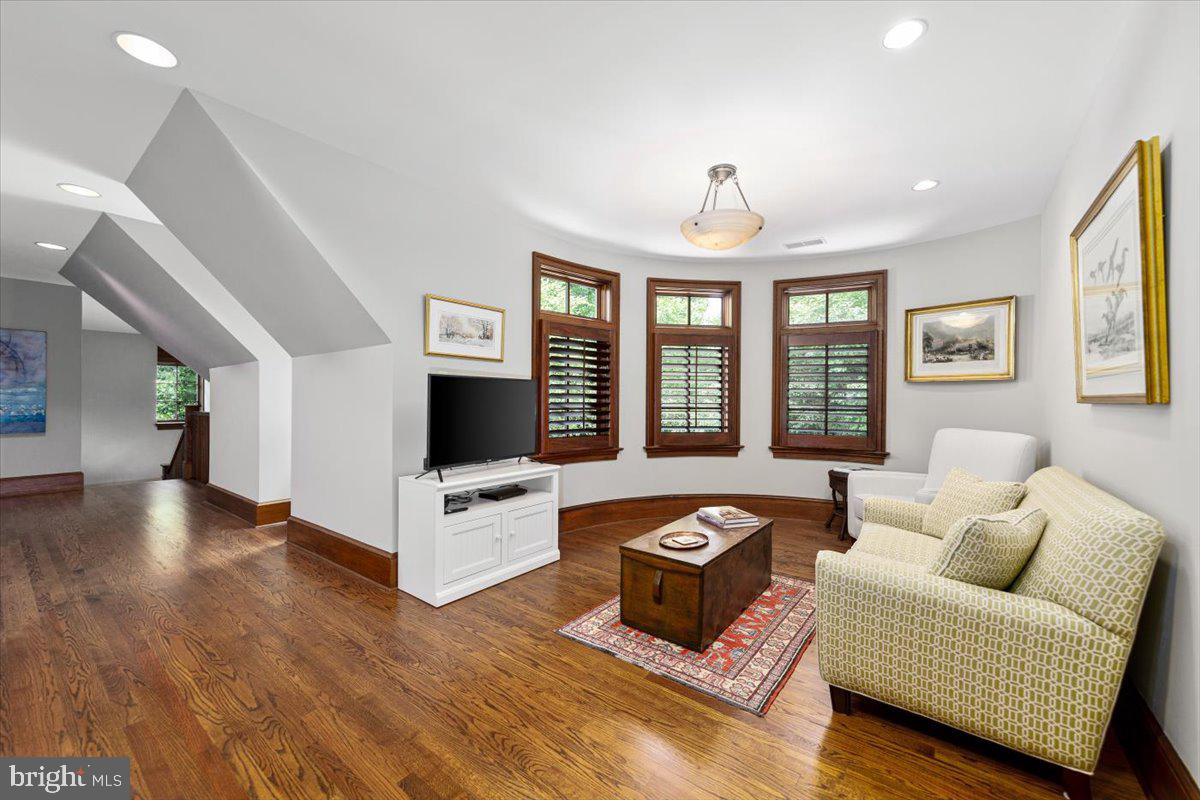 MERRY GO ROUND FARM - Residential