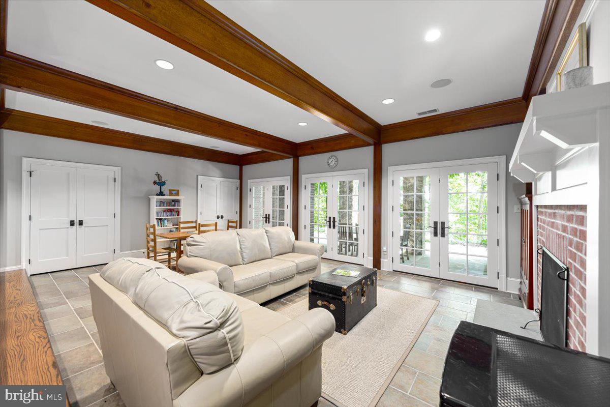 MERRY GO ROUND FARM - Residential