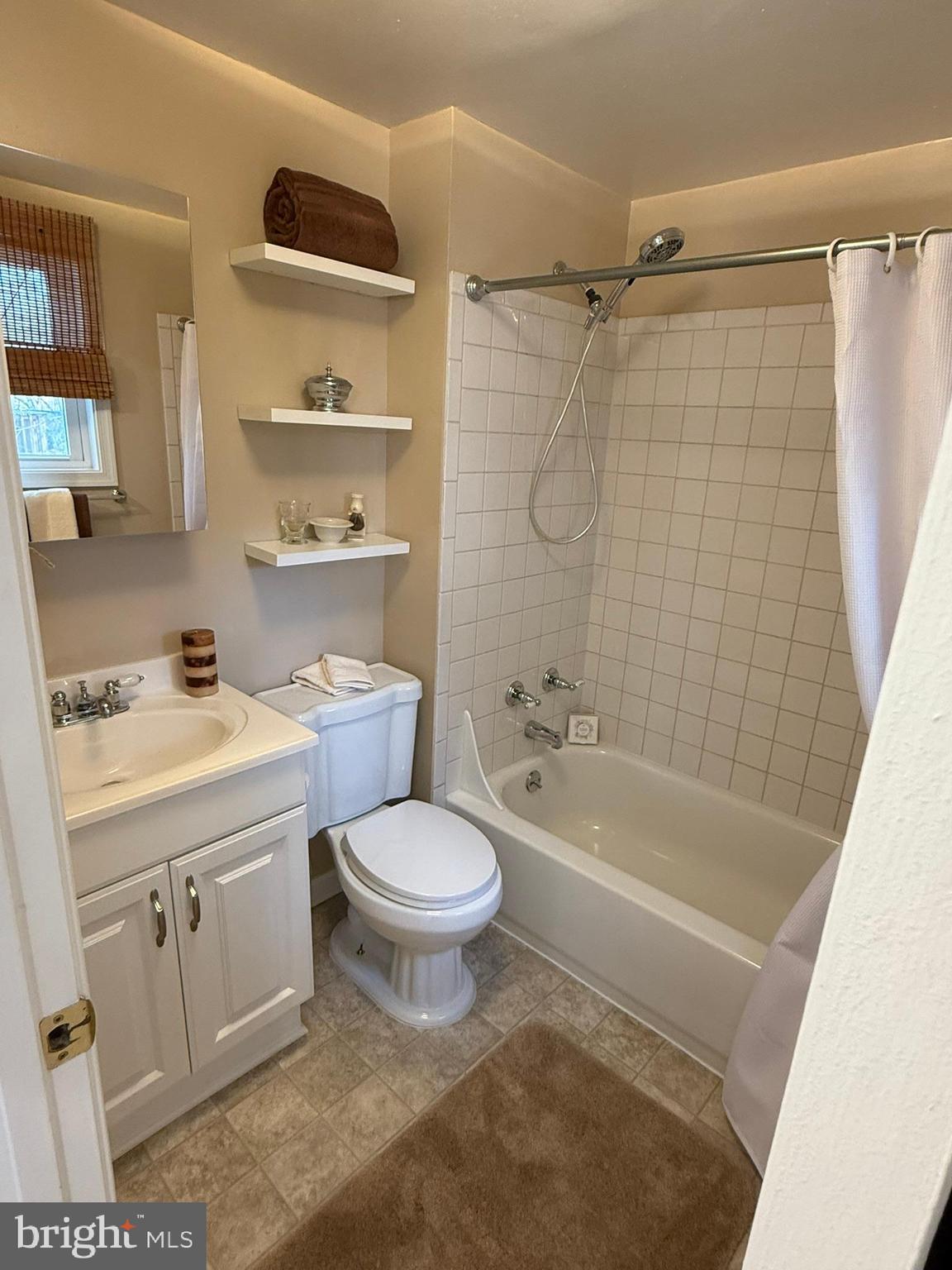 HICKORY RIDGE - Residential Lease