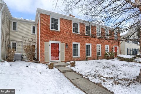 Condo For Sale - 18 Kings Arms<br/> MECHANICSBURG, PA 17050