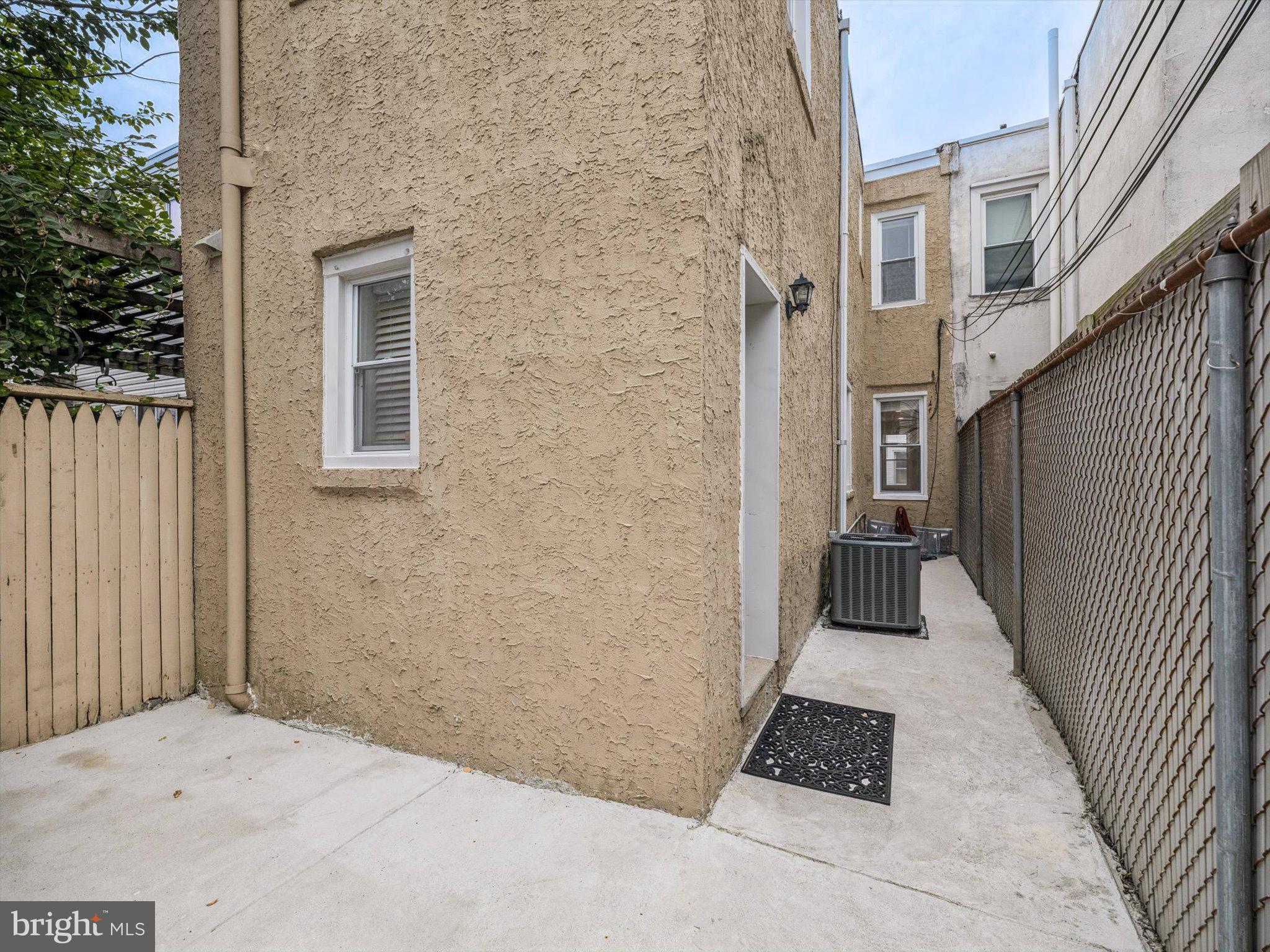 2129 OAKFORD STREET