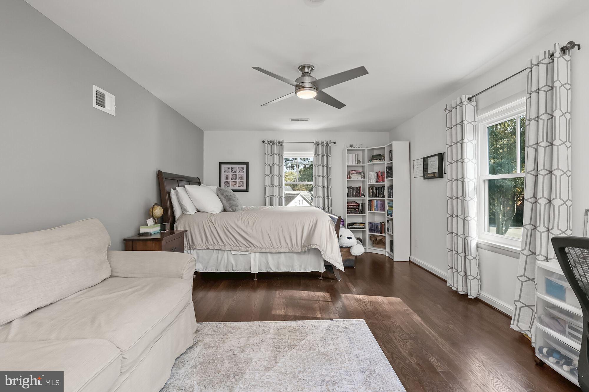 BRADLEY HILLS GROVE - Residential