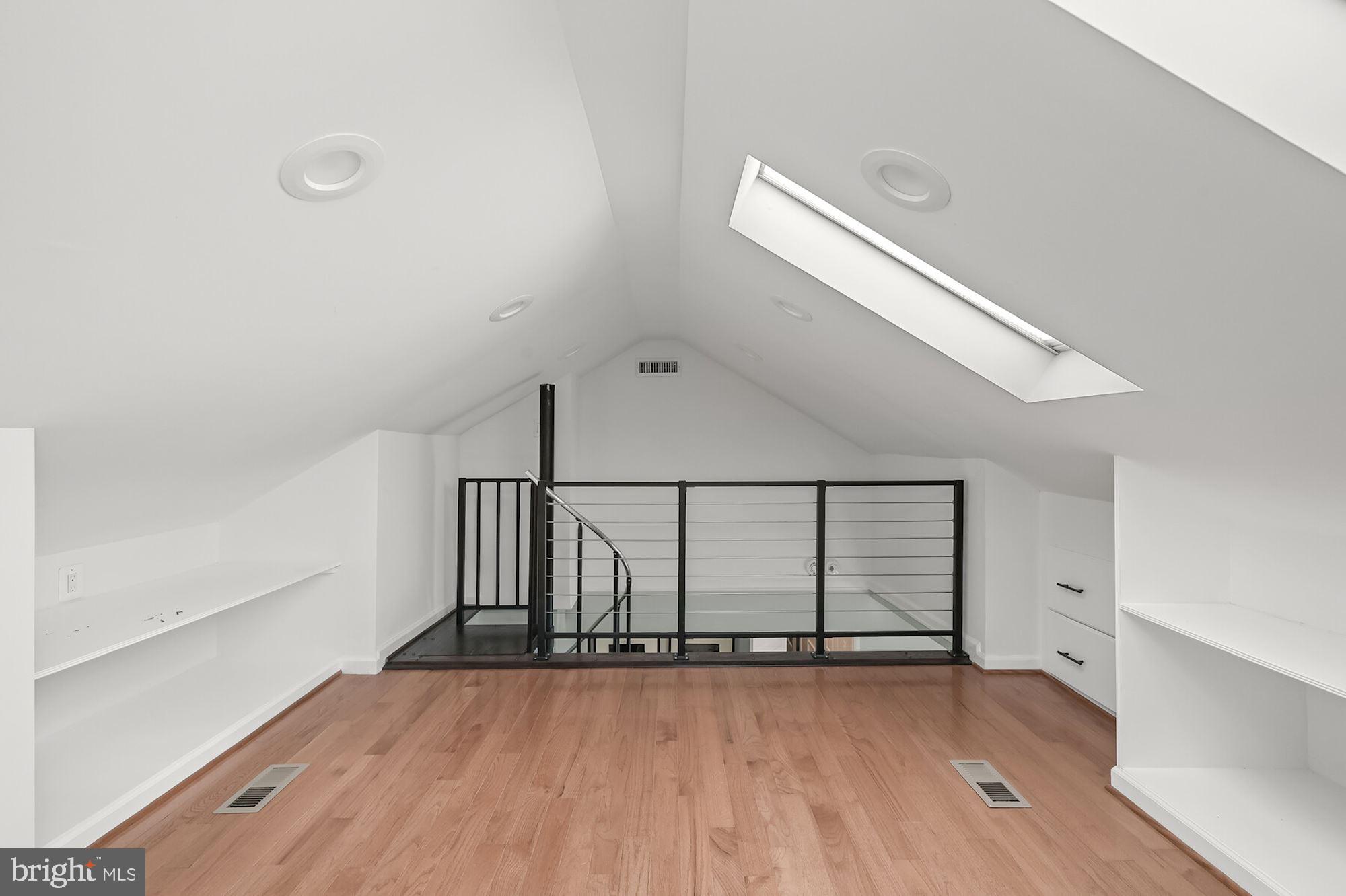 BRADLEY HILLS GROVE - Residential