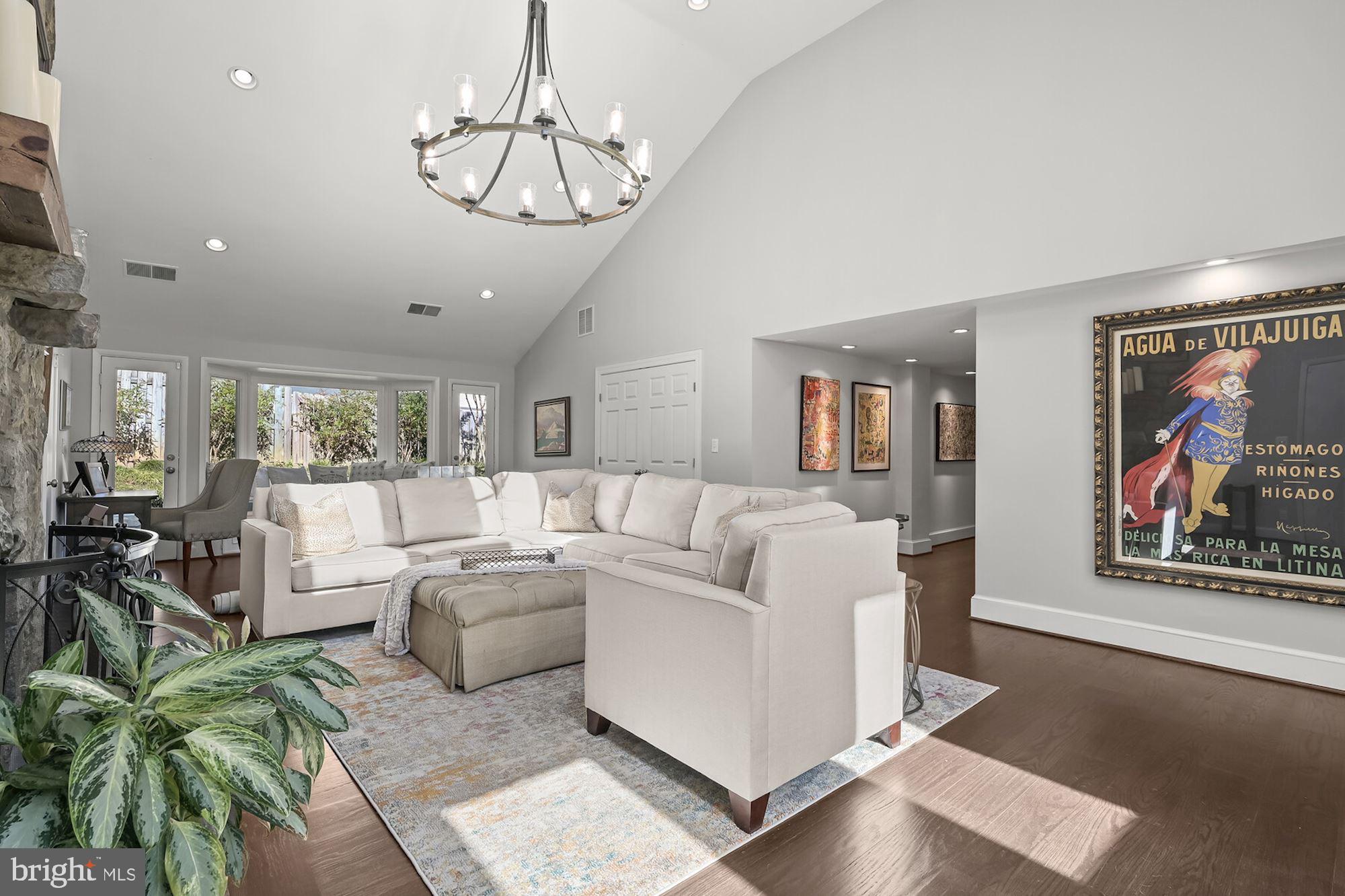 BRADLEY HILLS GROVE - Residential