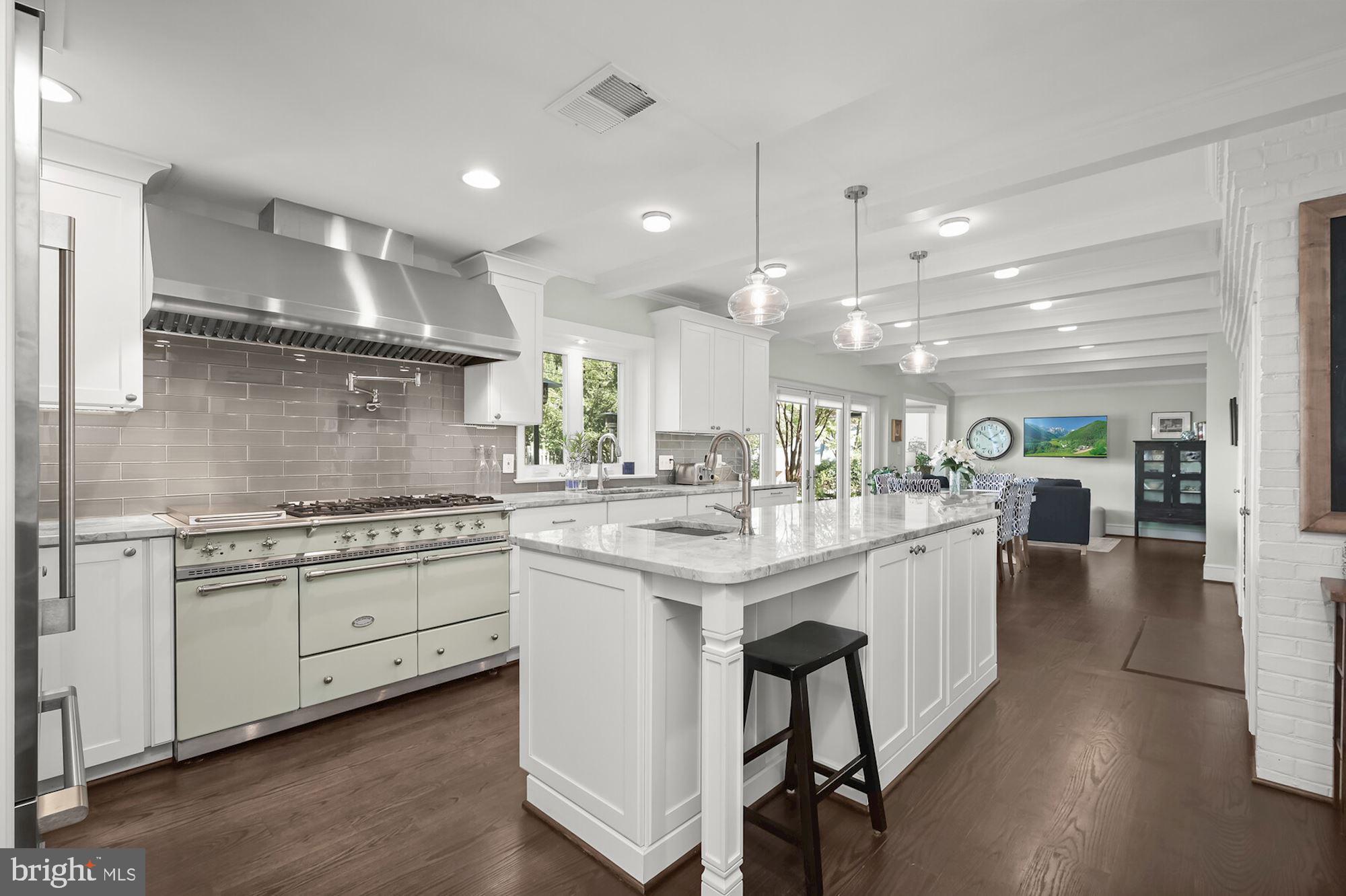 BRADLEY HILLS GROVE - Residential