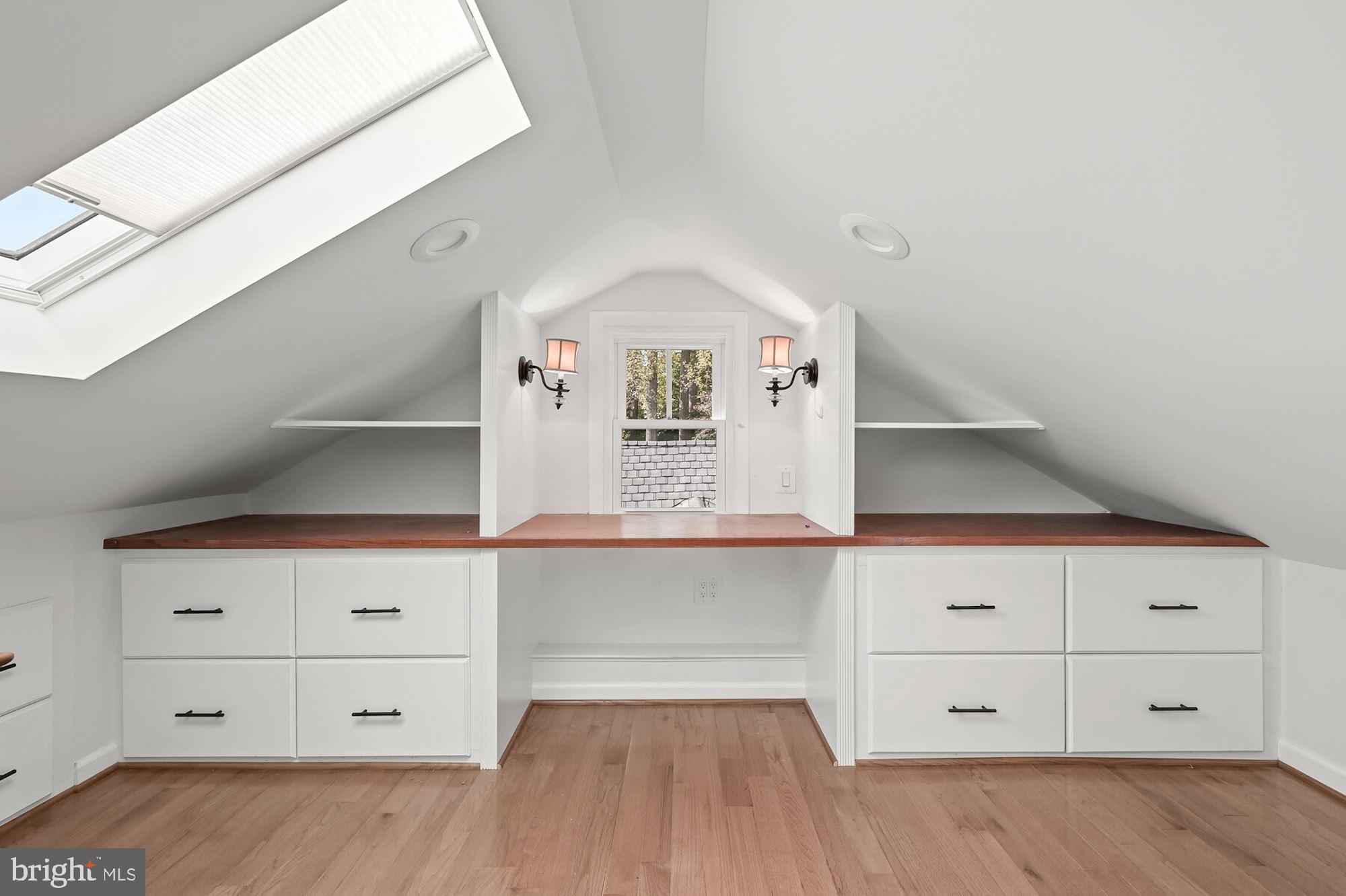 BRADLEY HILLS GROVE - Residential