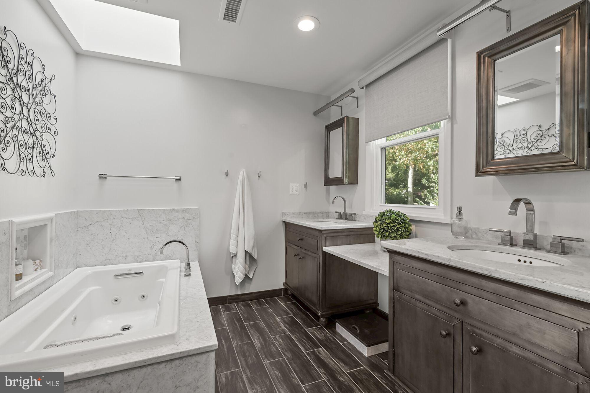 BRADLEY HILLS GROVE - Residential