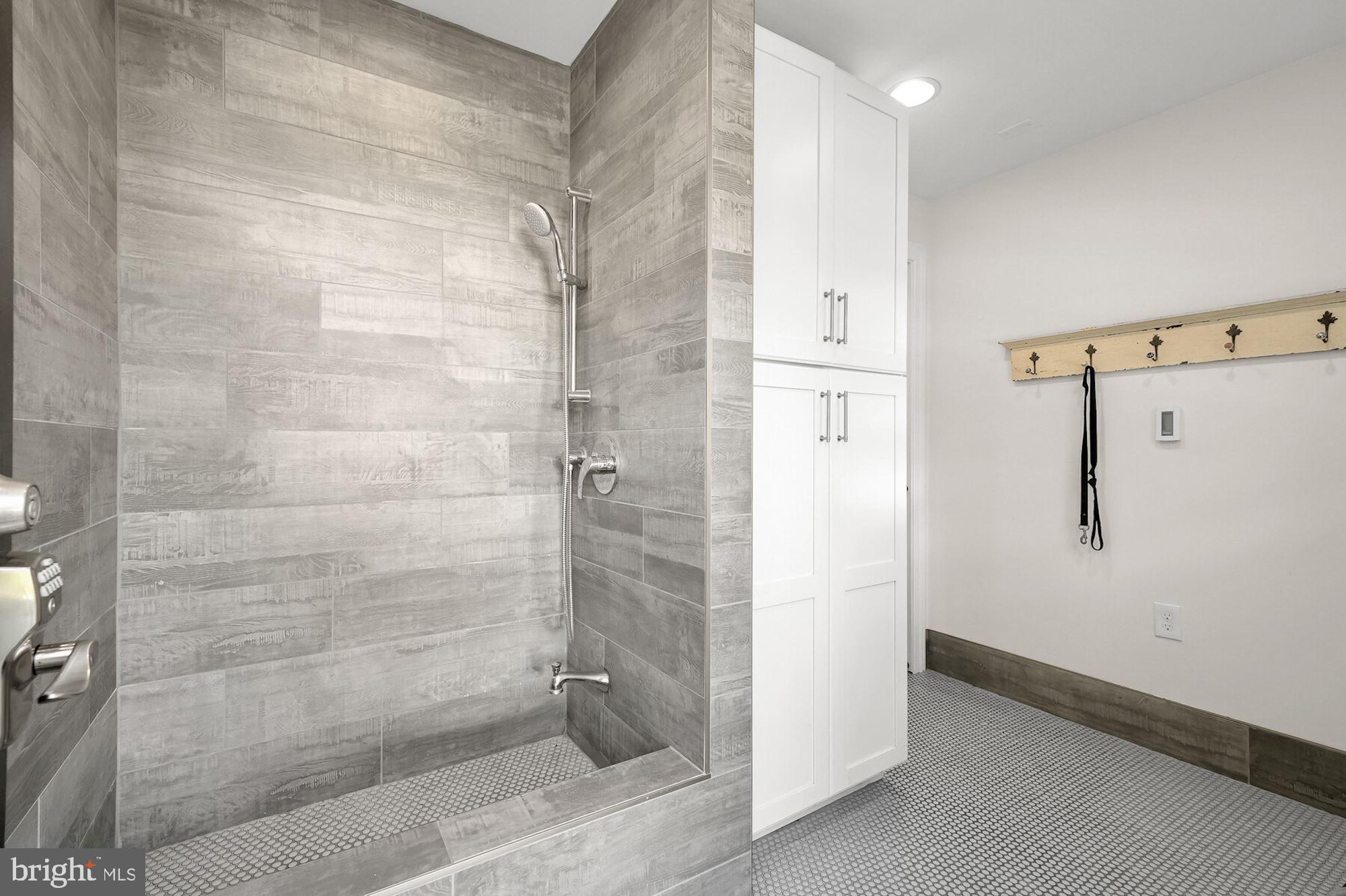 BRADLEY HILLS GROVE - Residential