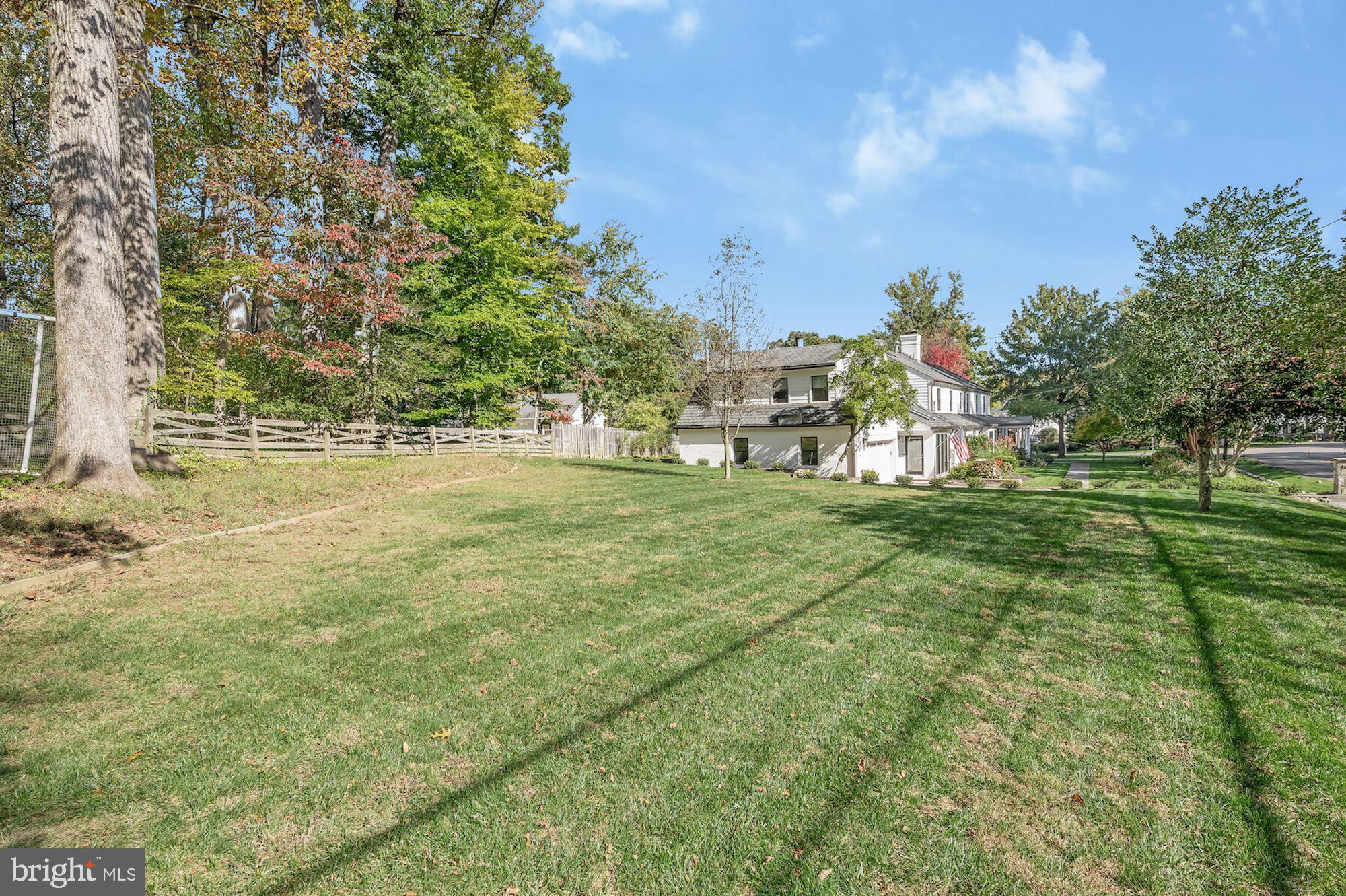 BRADLEY HILLS GROVE - Residential