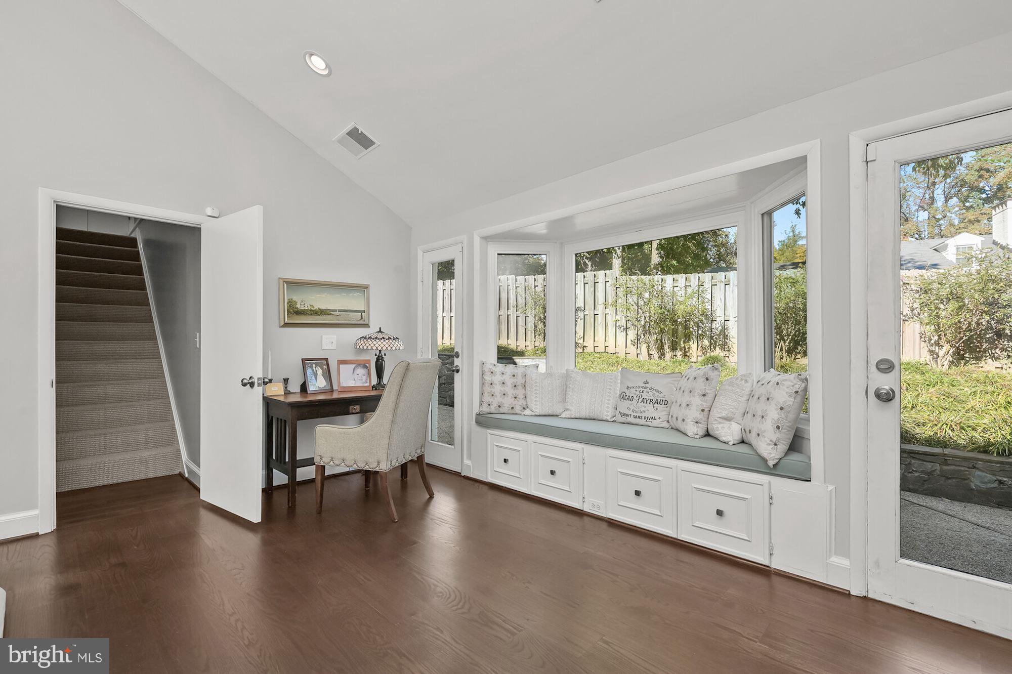 BRADLEY HILLS GROVE - Residential