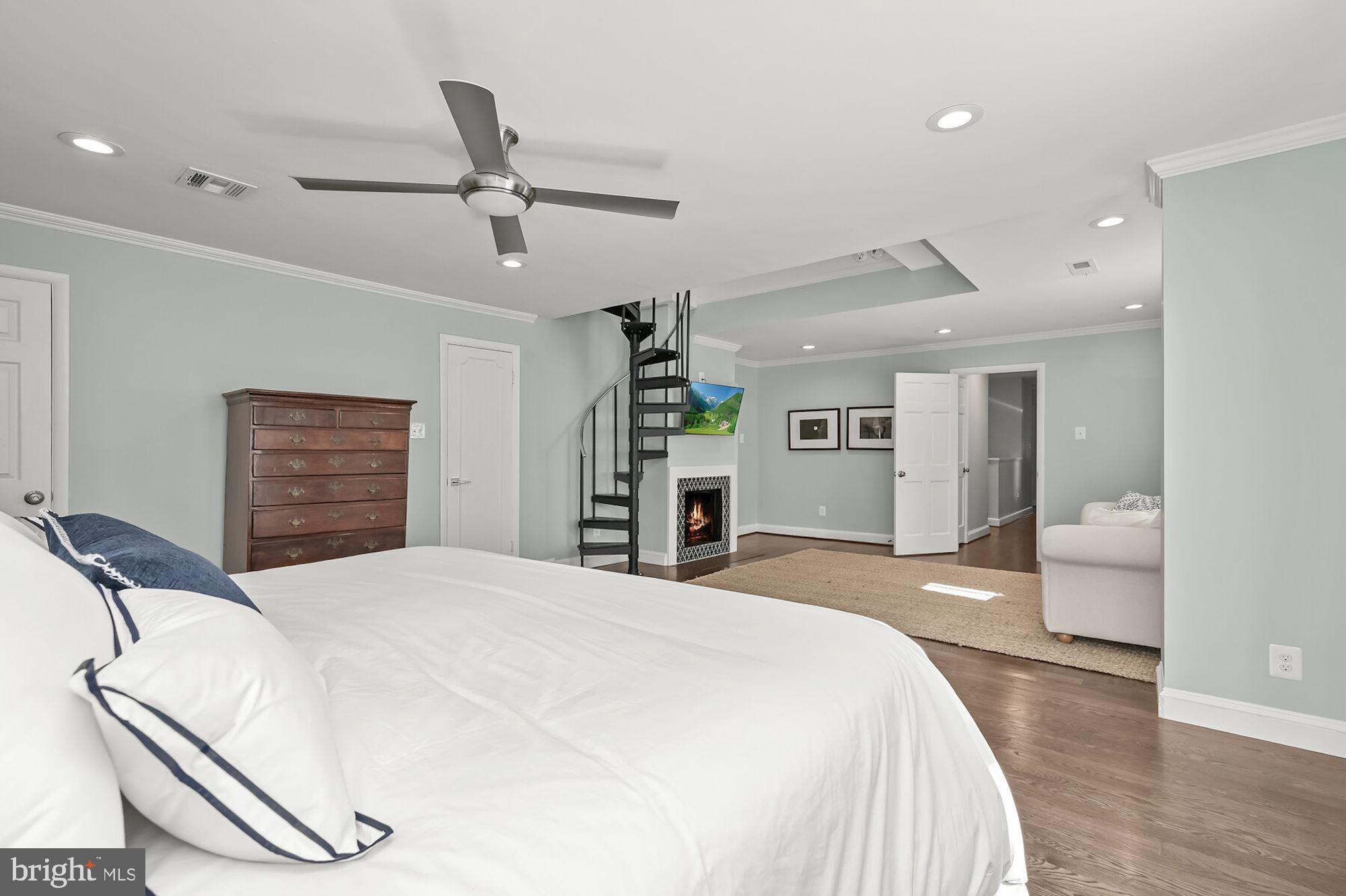 BRADLEY HILLS GROVE - Residential