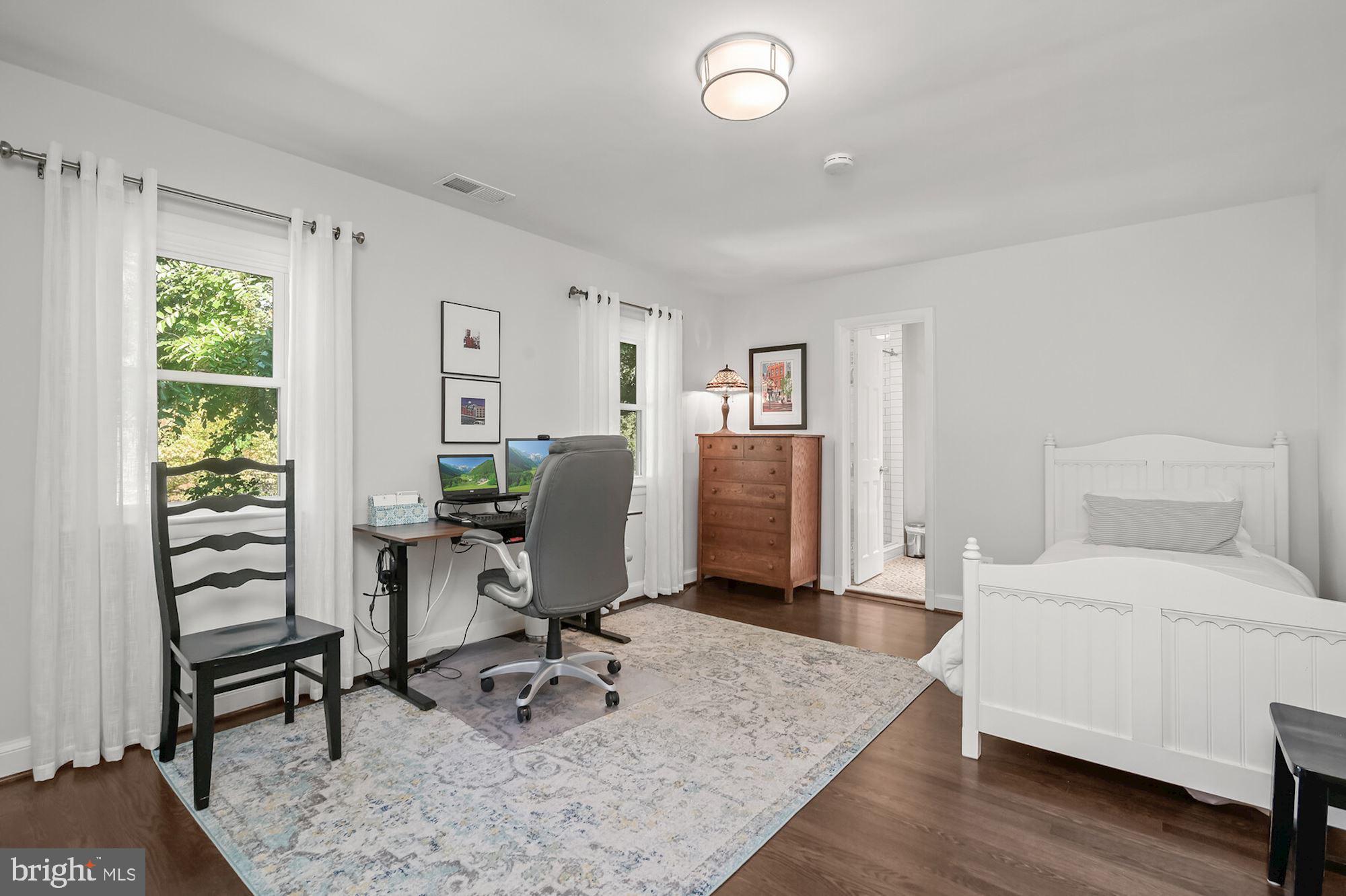 BRADLEY HILLS GROVE - Residential