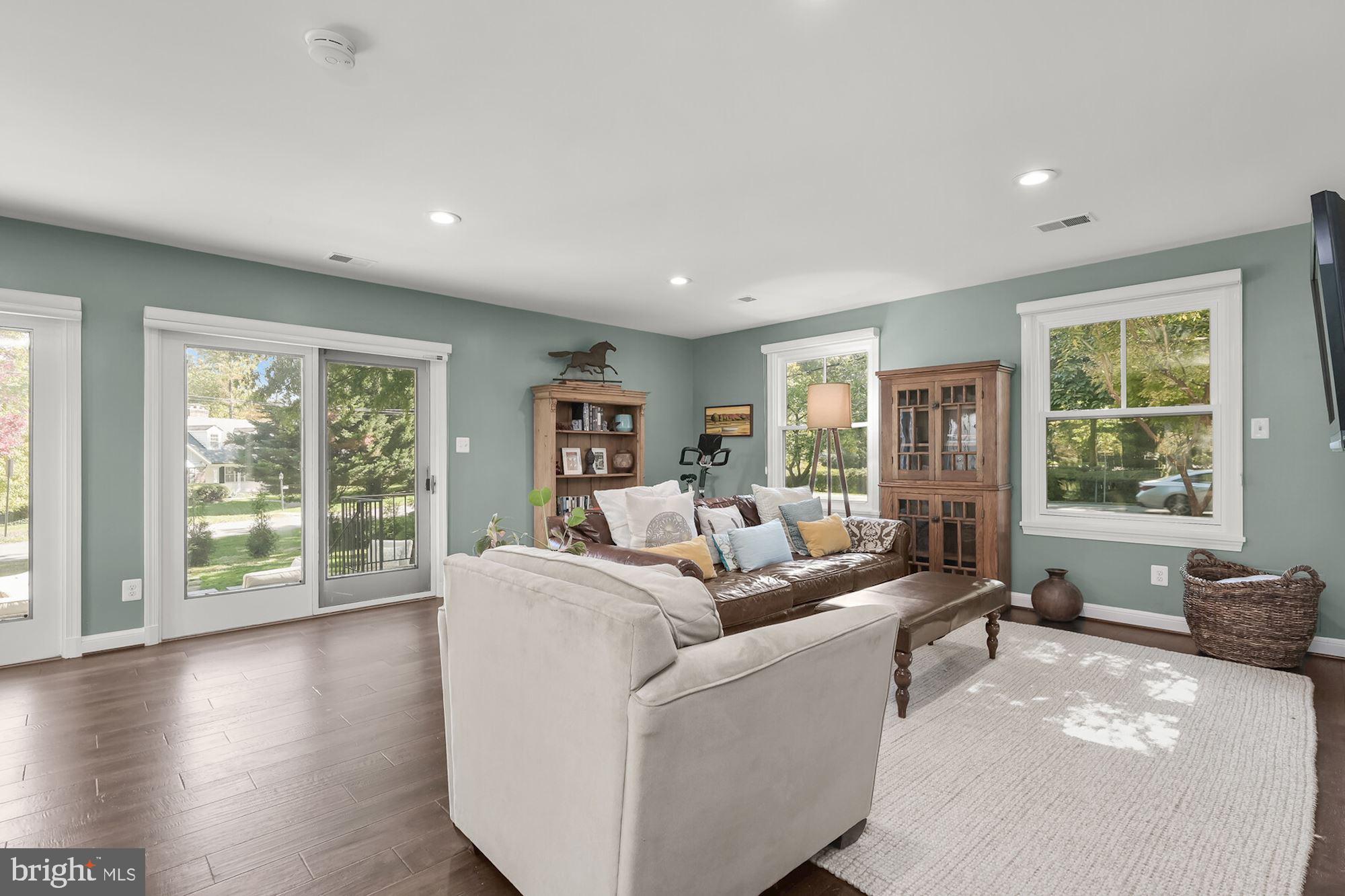 BRADLEY HILLS GROVE - Residential