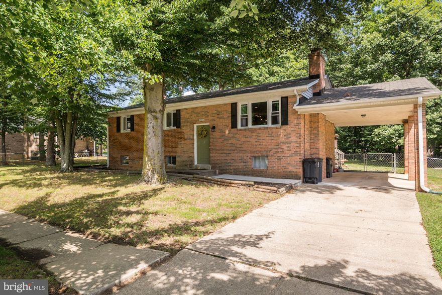 Spacious 5br split foyer with Granite Countertops, SS Appliances, Original hardwood floors throughout main level, Wood burning fireplace, big deck and backyard perfect for entertaining.  650+ credit score, gross income must be 2.5 to 3 times monthly rent and no more than two incomes combined to be considered.