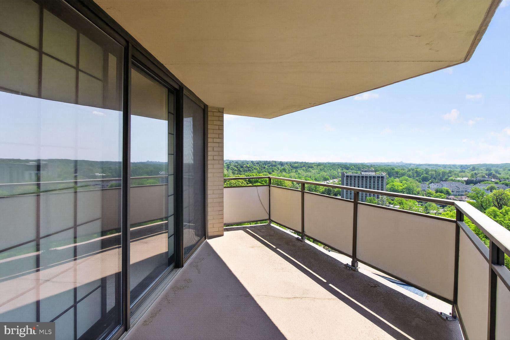 PROMENADE TOWERS - Residential