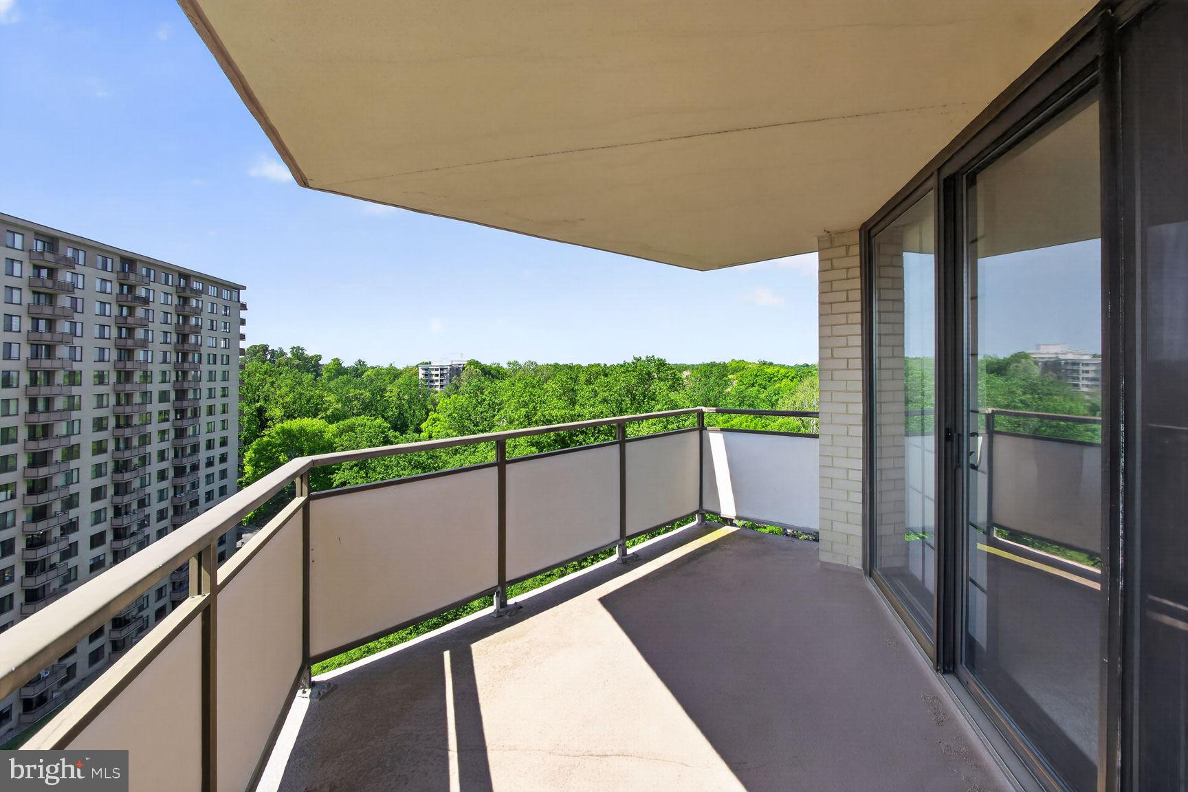 PROMENADE TOWERS - Residential