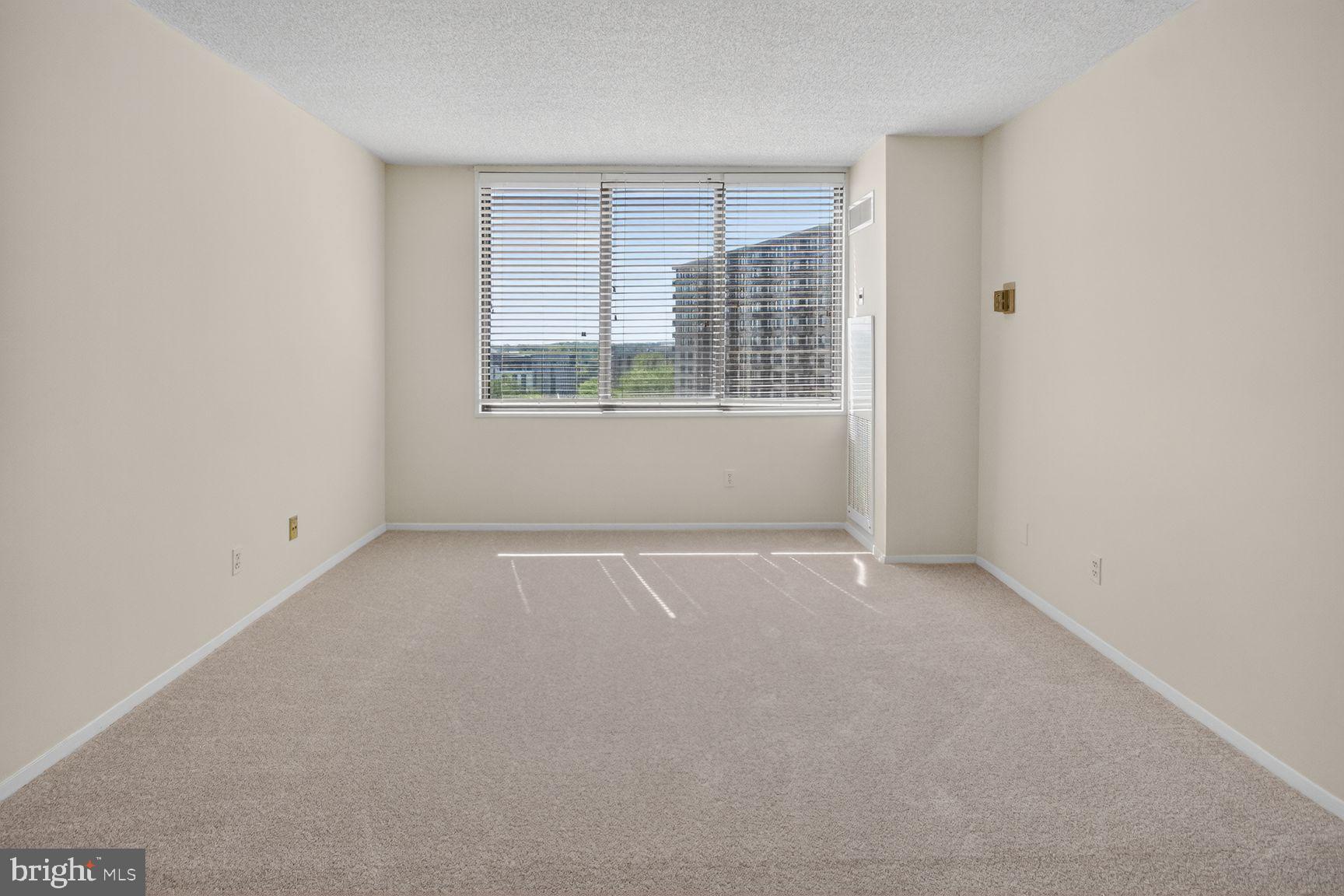 PROMENADE TOWERS - Residential