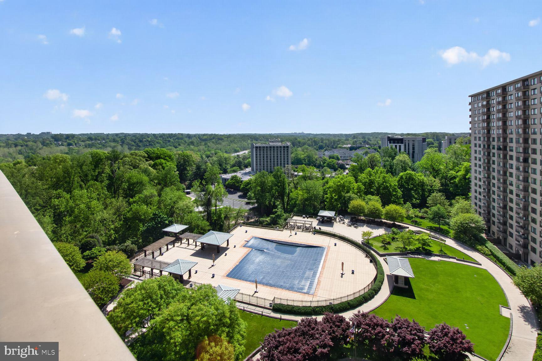 PROMENADE TOWERS - Residential