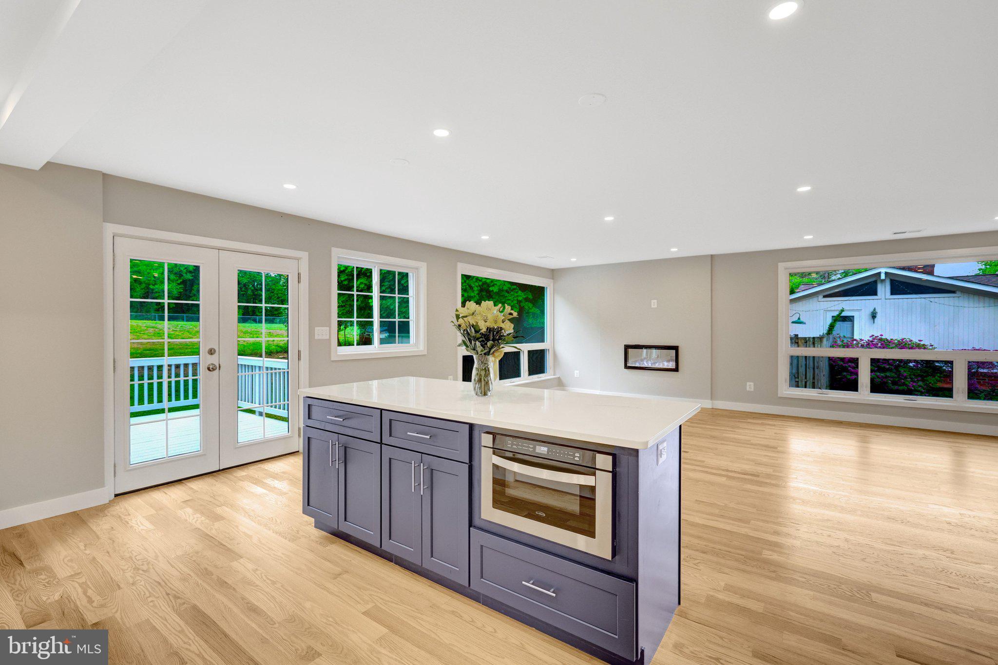 COUNTRY CLUB HILLS - Residential