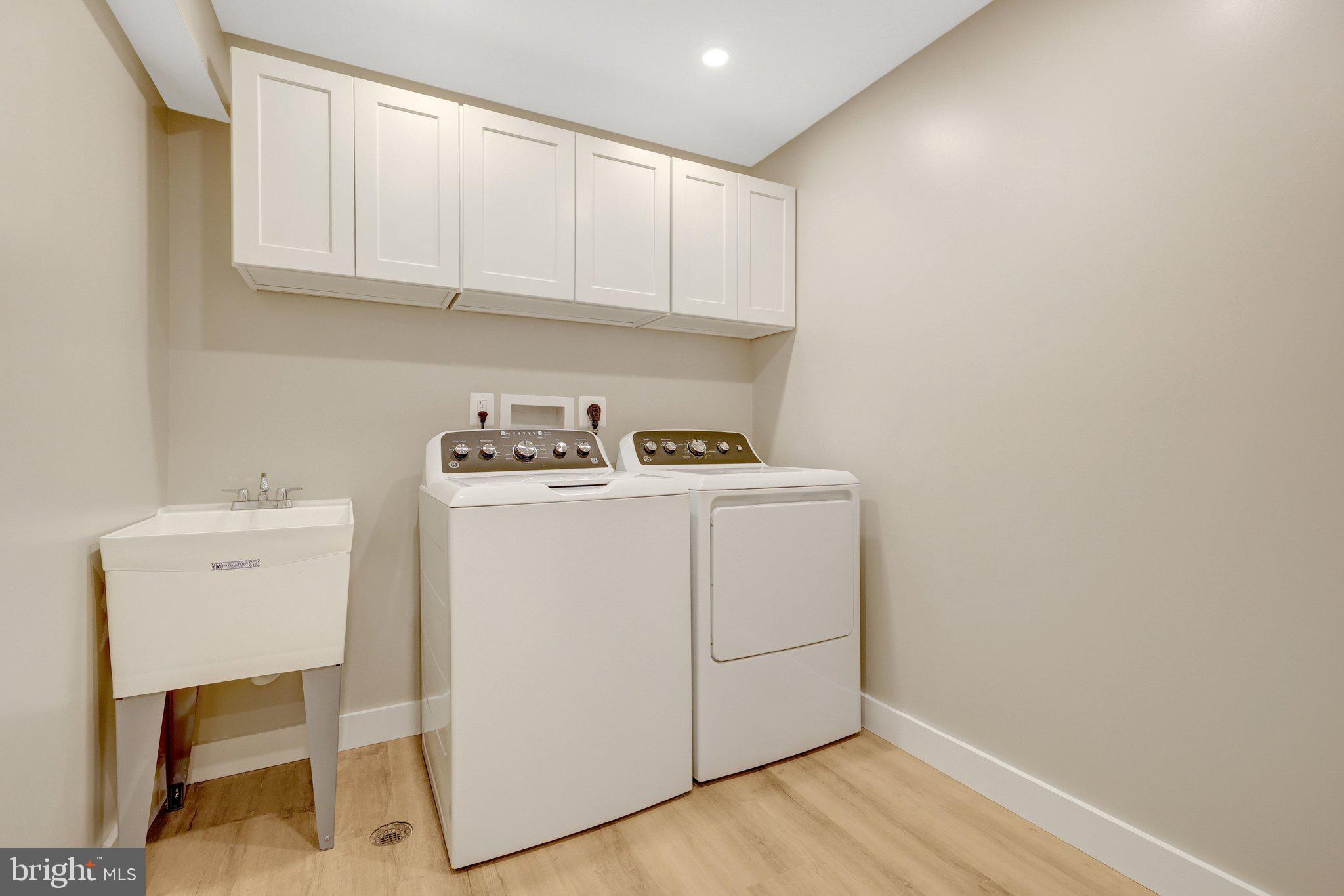 COUNTRY CLUB HILLS - Residential