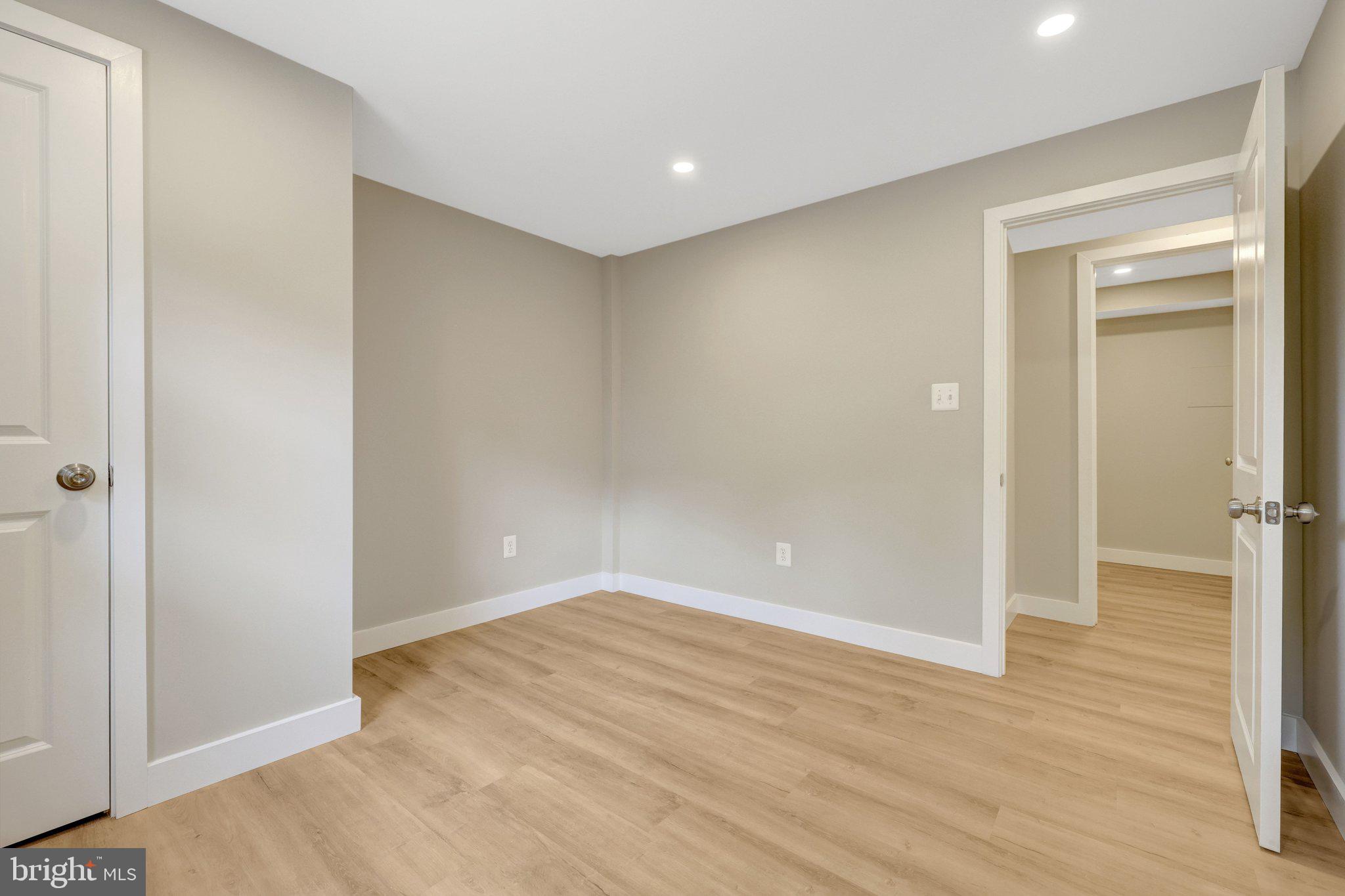 COUNTRY CLUB HILLS - Residential