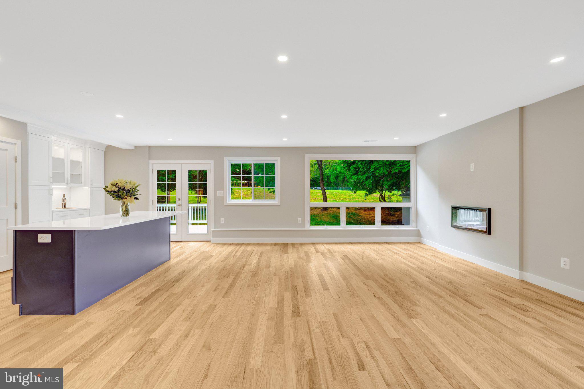 COUNTRY CLUB HILLS - Residential