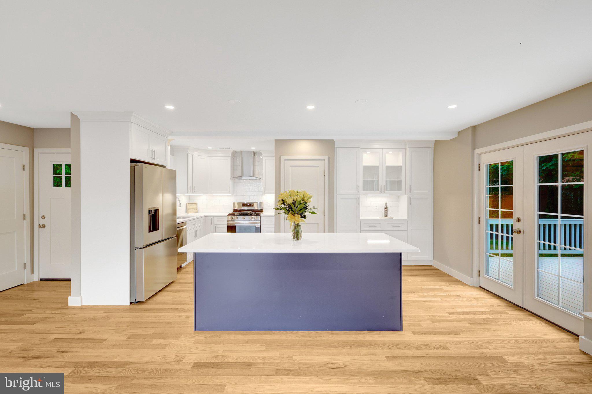 COUNTRY CLUB HILLS - Residential